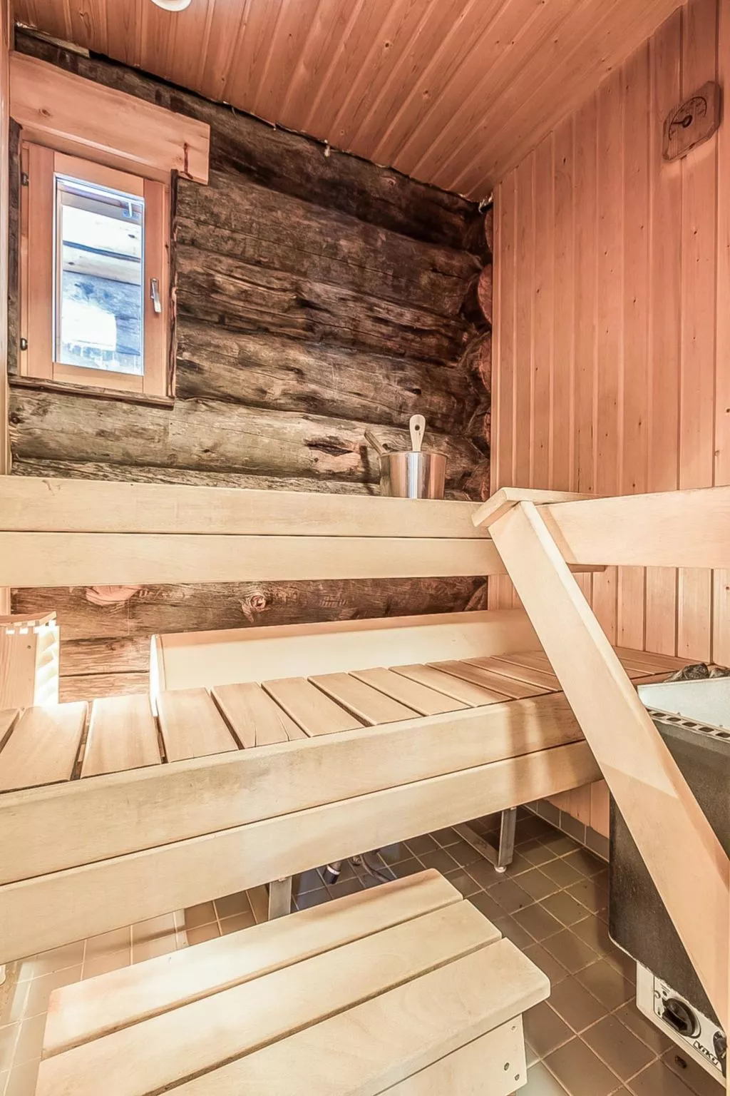 Karhunkaato as. c-Dedans