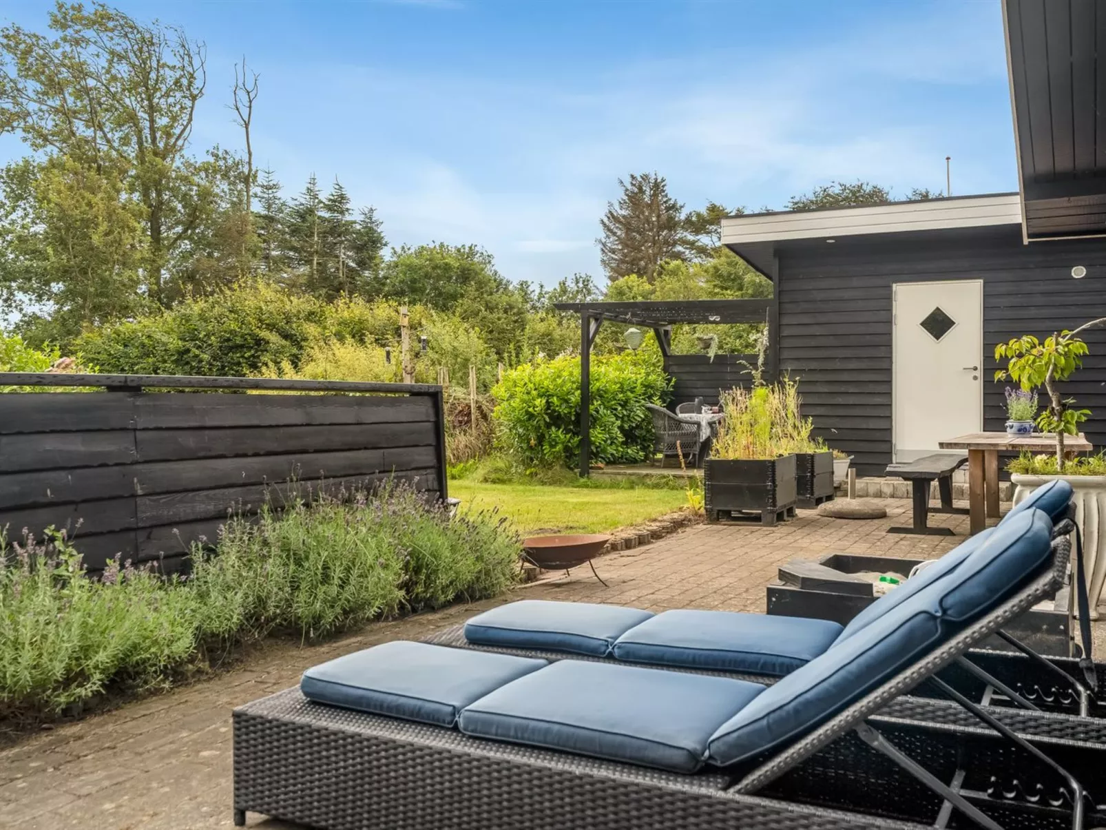 "Diderik" - 20m to the fjord-Outside