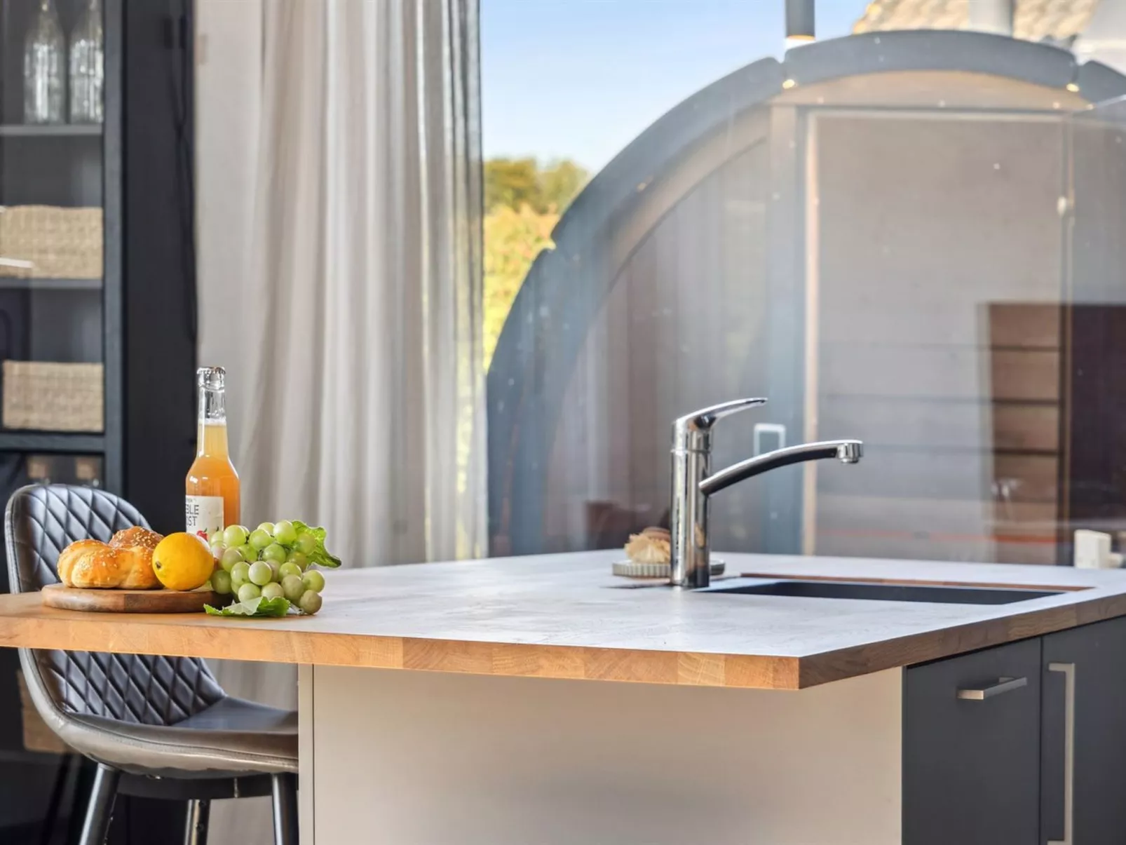 "Elvie" - 150m from the sea-Dedans