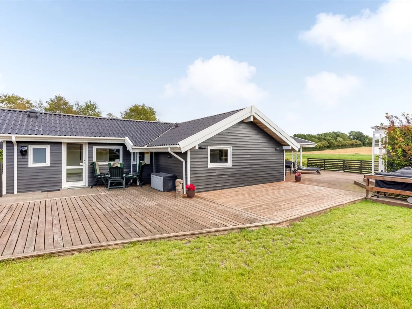 "Eisa" - 75m from the sea-Outside