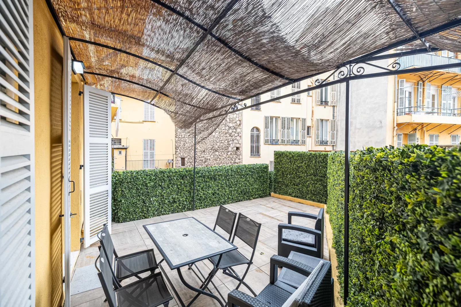 GF-11-GARIBALDI-101-Terrace balcony