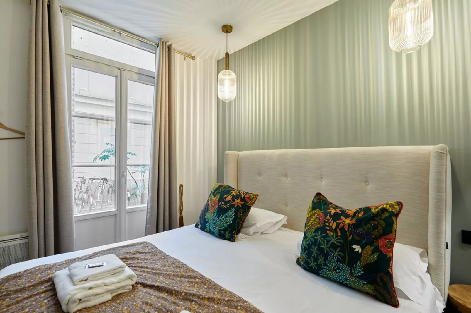 MONTMARTRE NEW-Nicht zugeordnet