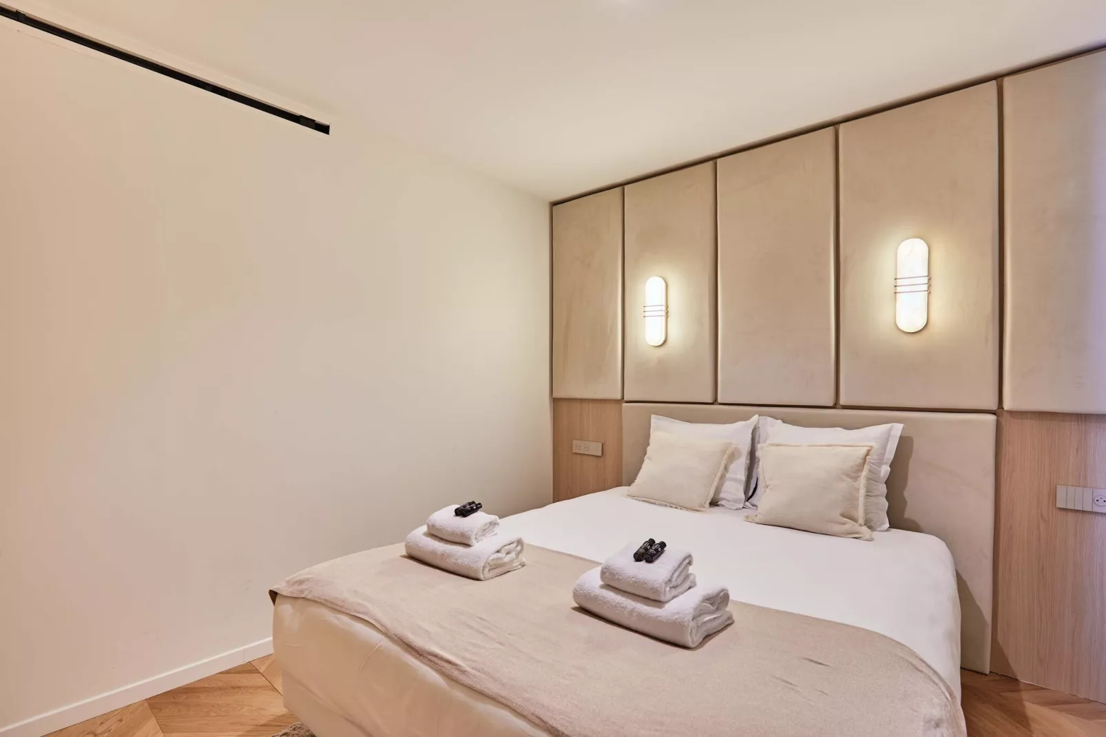 VIGNON NOUVEAU-Untagged