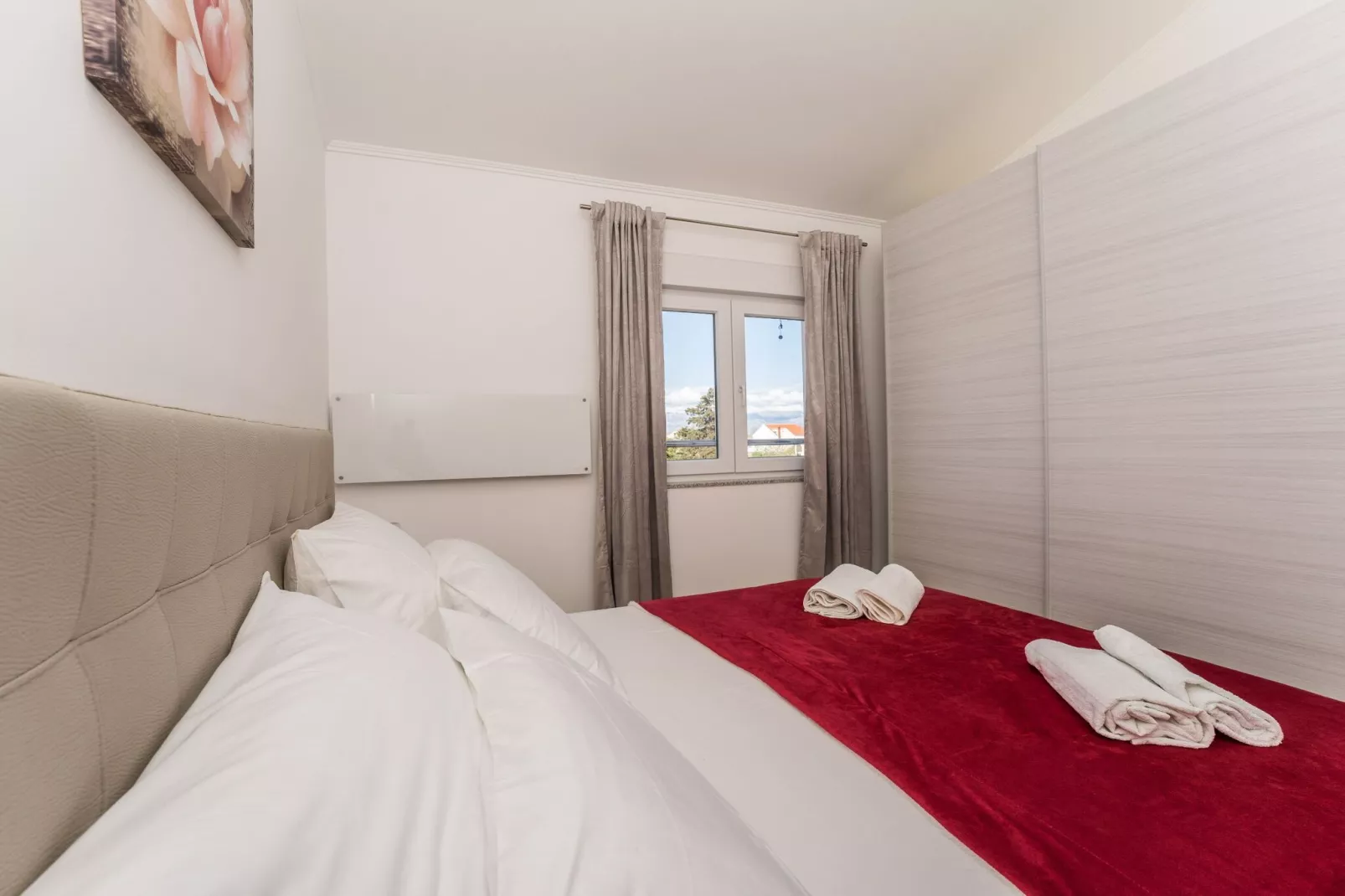 Two Bedroom Apartment With Private Pool-Chambre