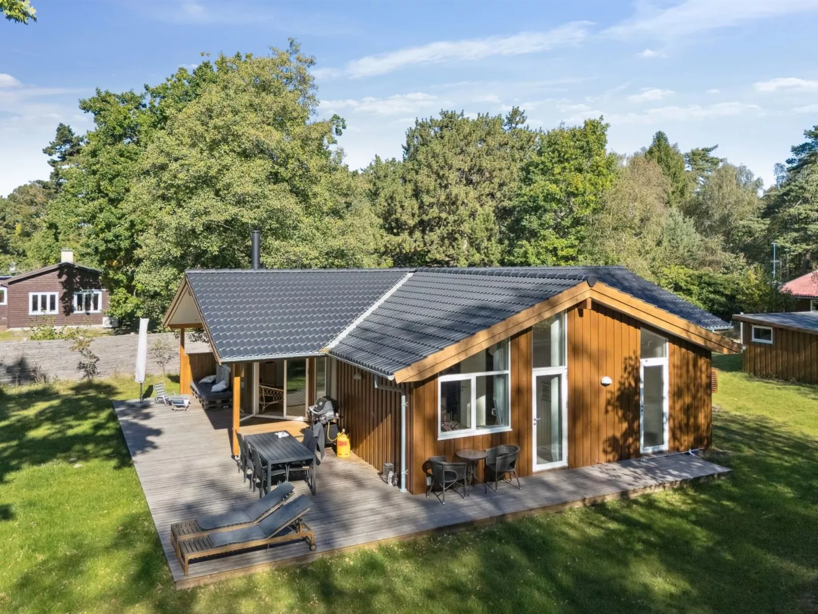 "Ovine" - 1.2km to the fjord-Outside