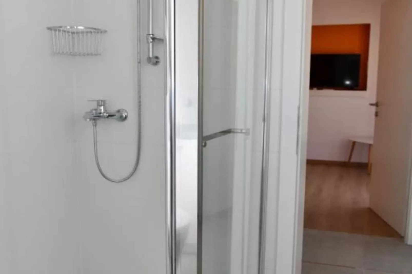 One Bedroom Apartment with Terrace and Garden View-Salle de bain