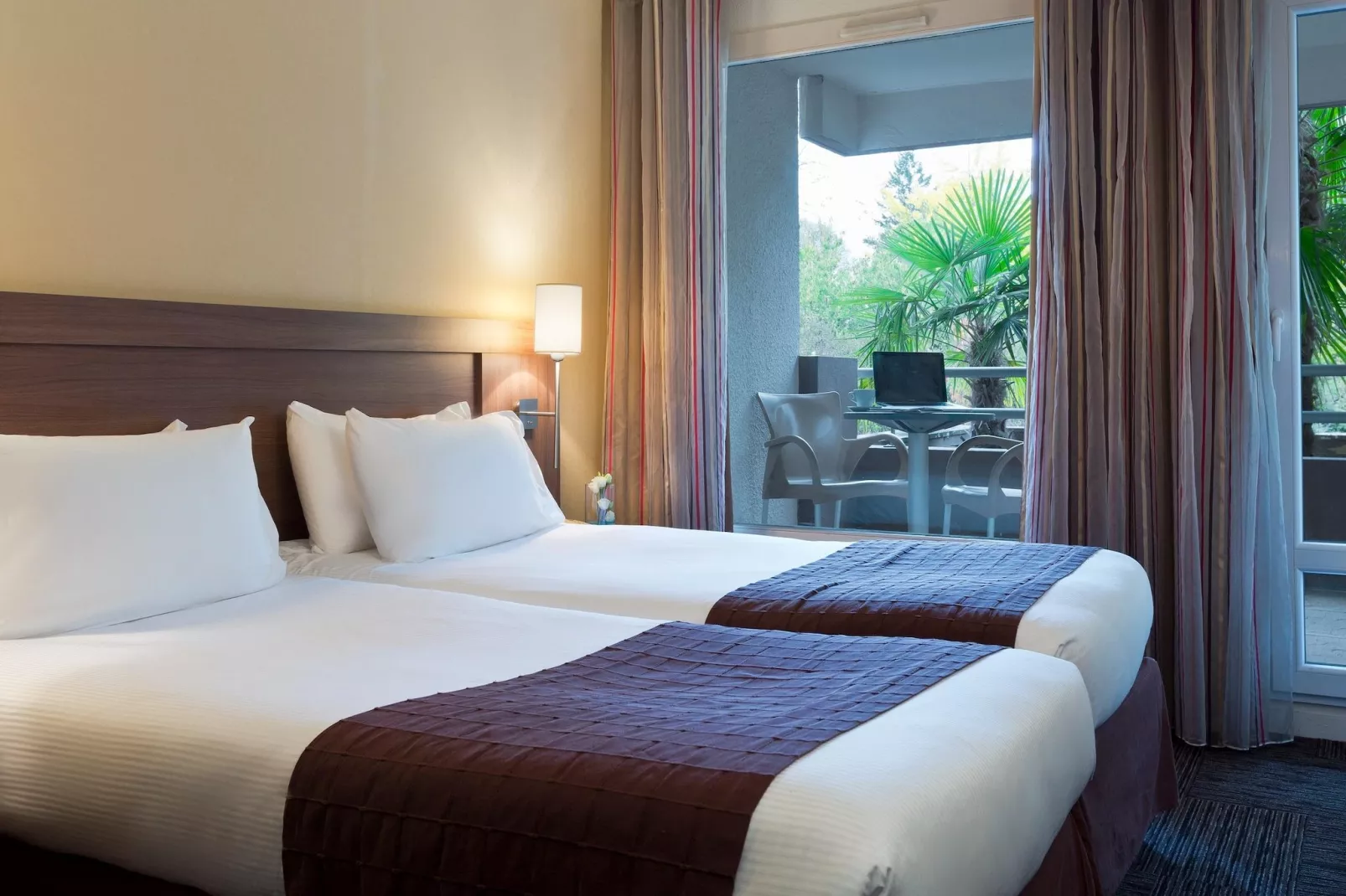 1-Bedroom Apartment park/pool view - LA RESERVE-Schlafzimmer