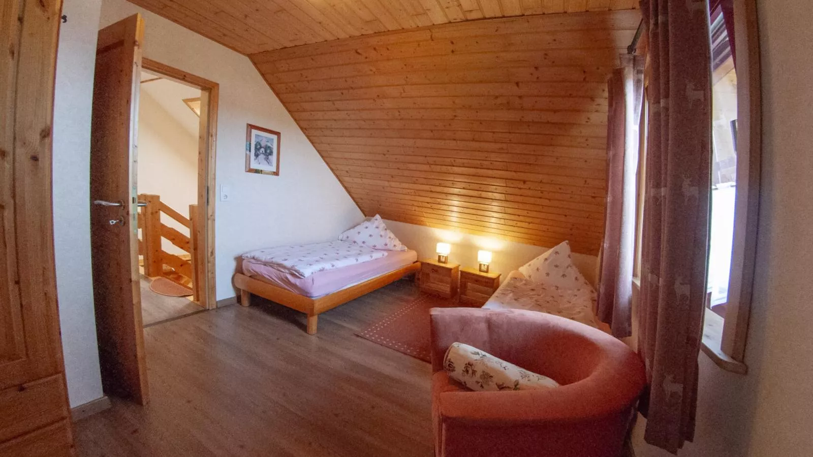 Naturstammhaus-Schlafzimmer