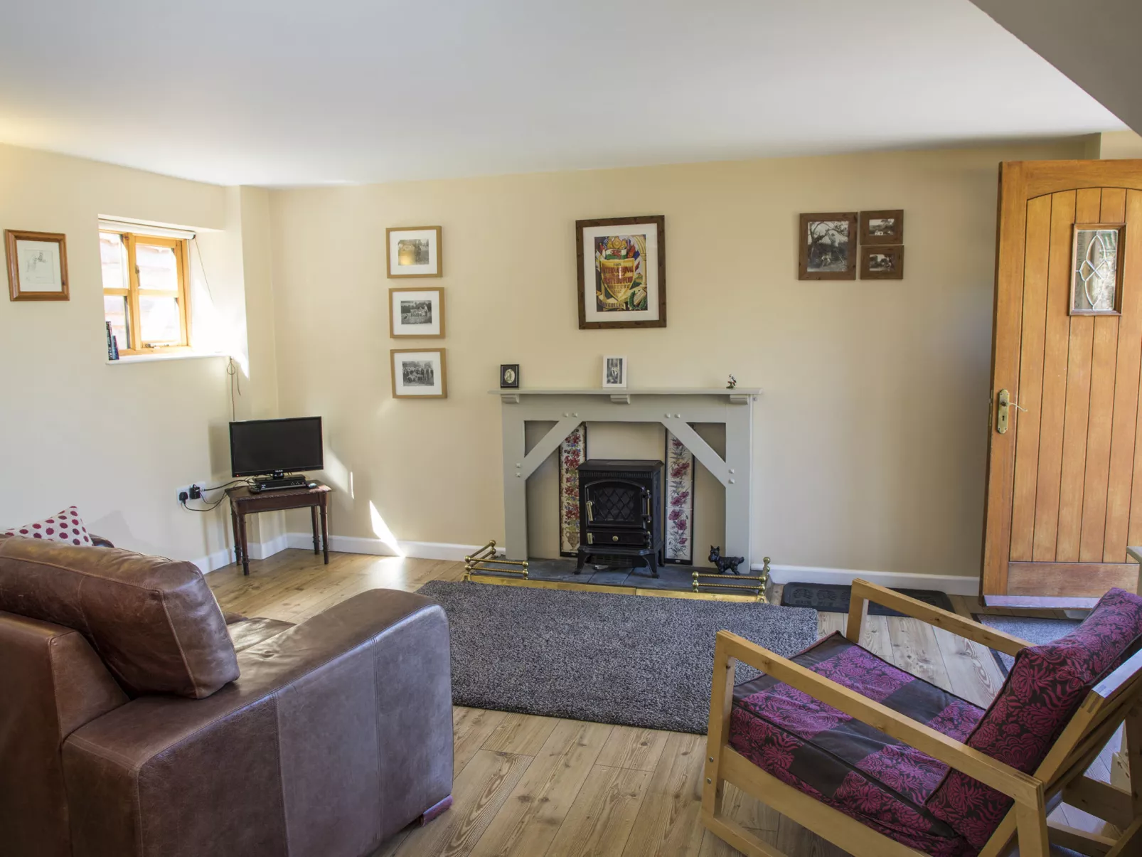 Woodpecker Cottage-Inside