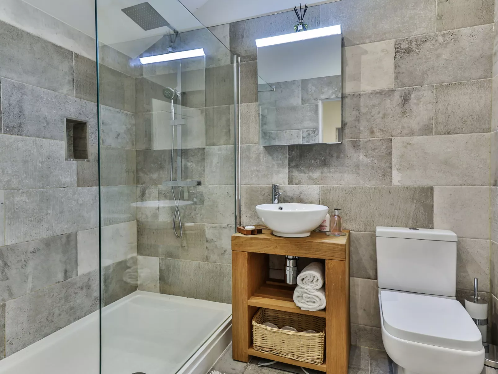 Middle Warble Stables-Dedans