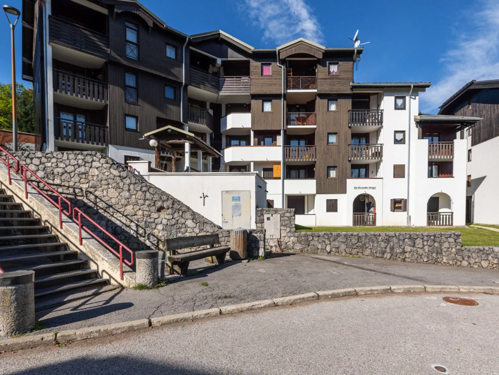 Grande Neige-Outside