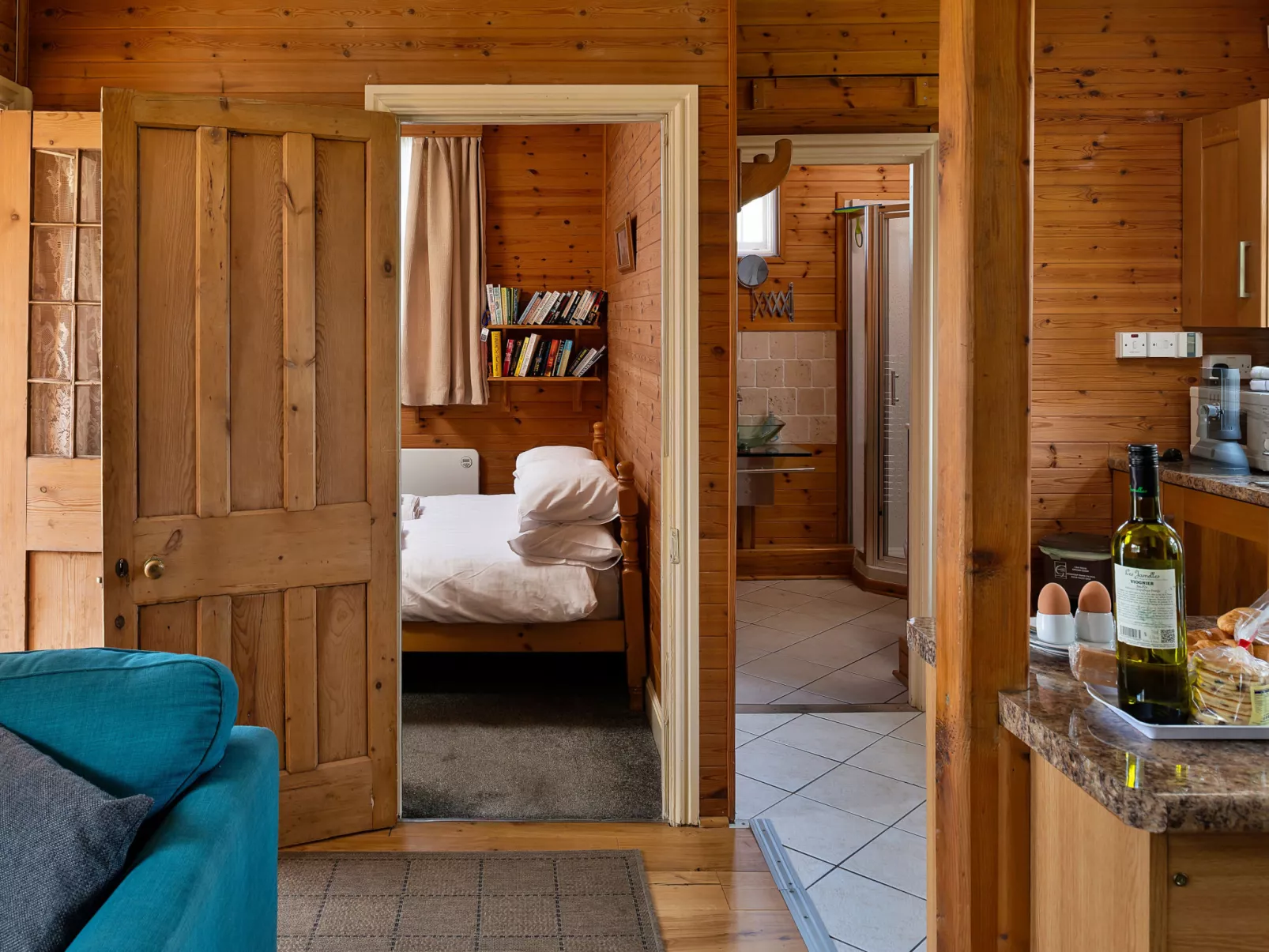 Toll Bridge Cottage-Dedans