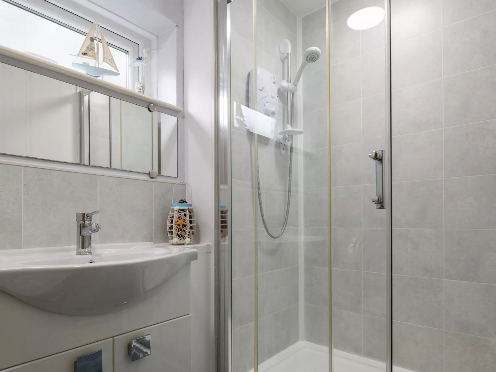 Golygfa o'r Castell - Castle Views-Dedans