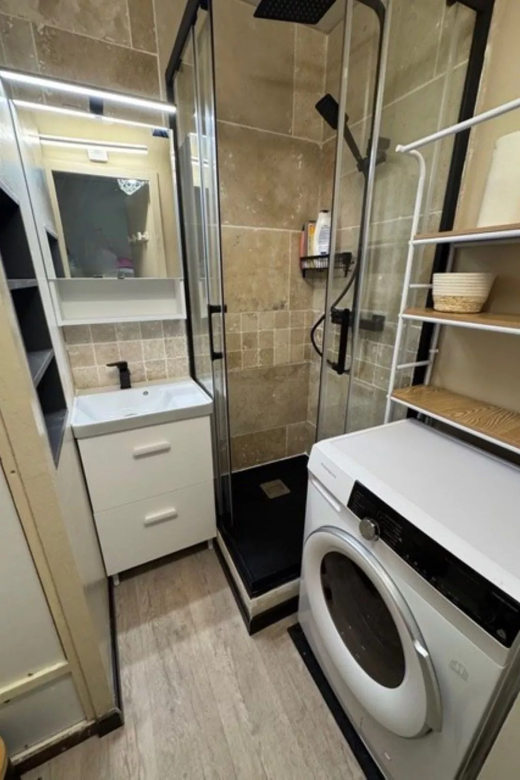 P. LES ESSERTS-Inside