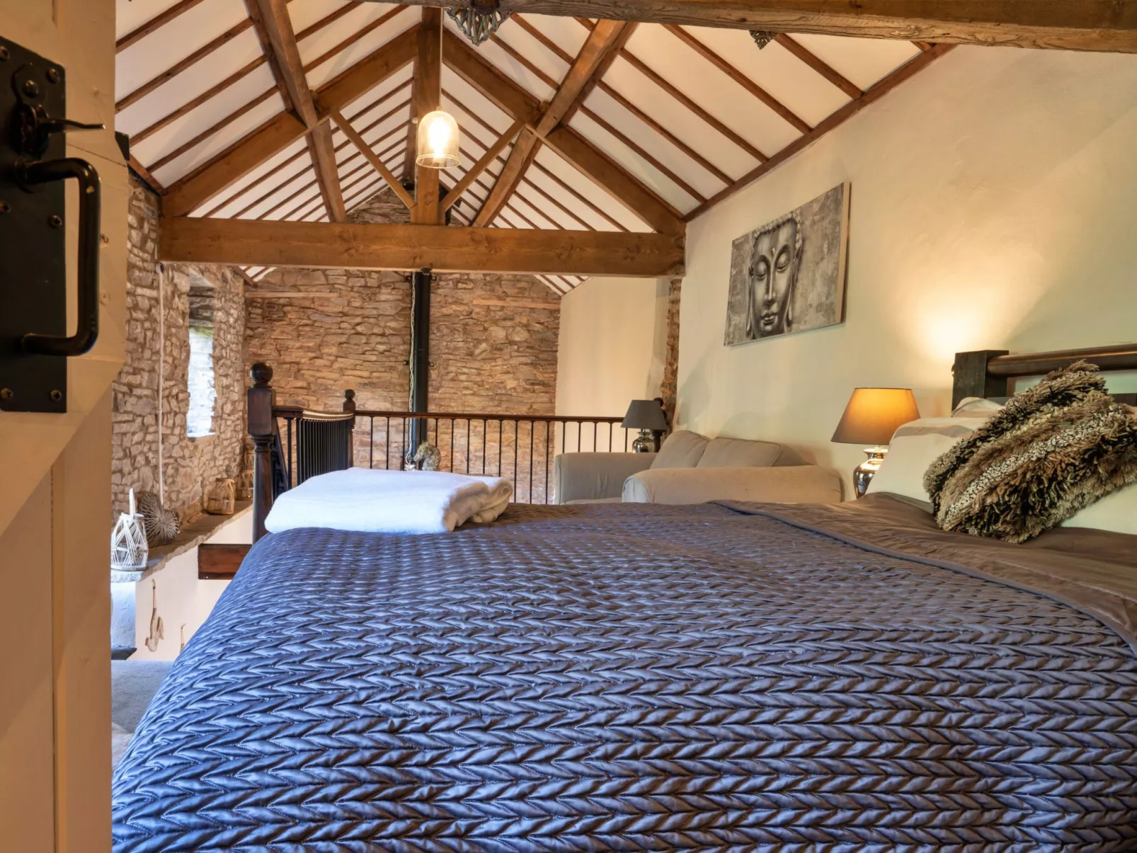 End Barn at Blackclough Farm-Drinnen