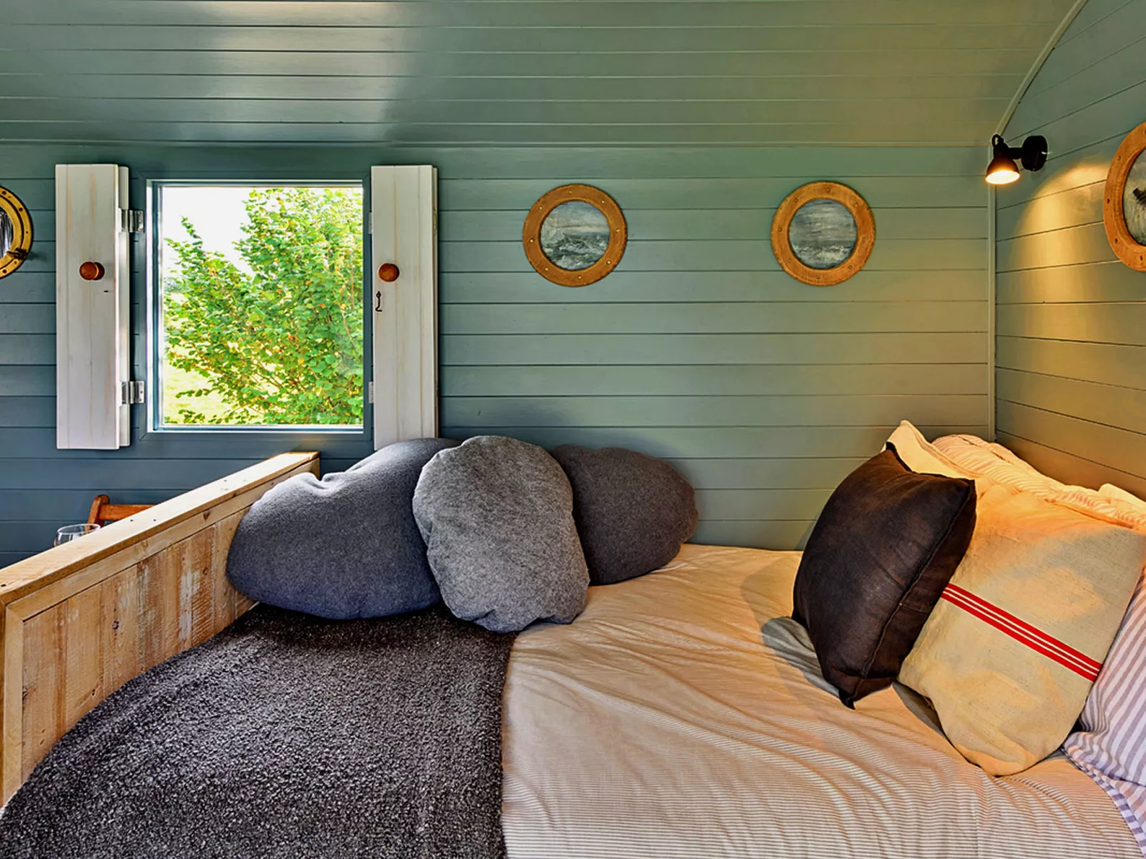 'Susanna' Poachers Hut-Dedans