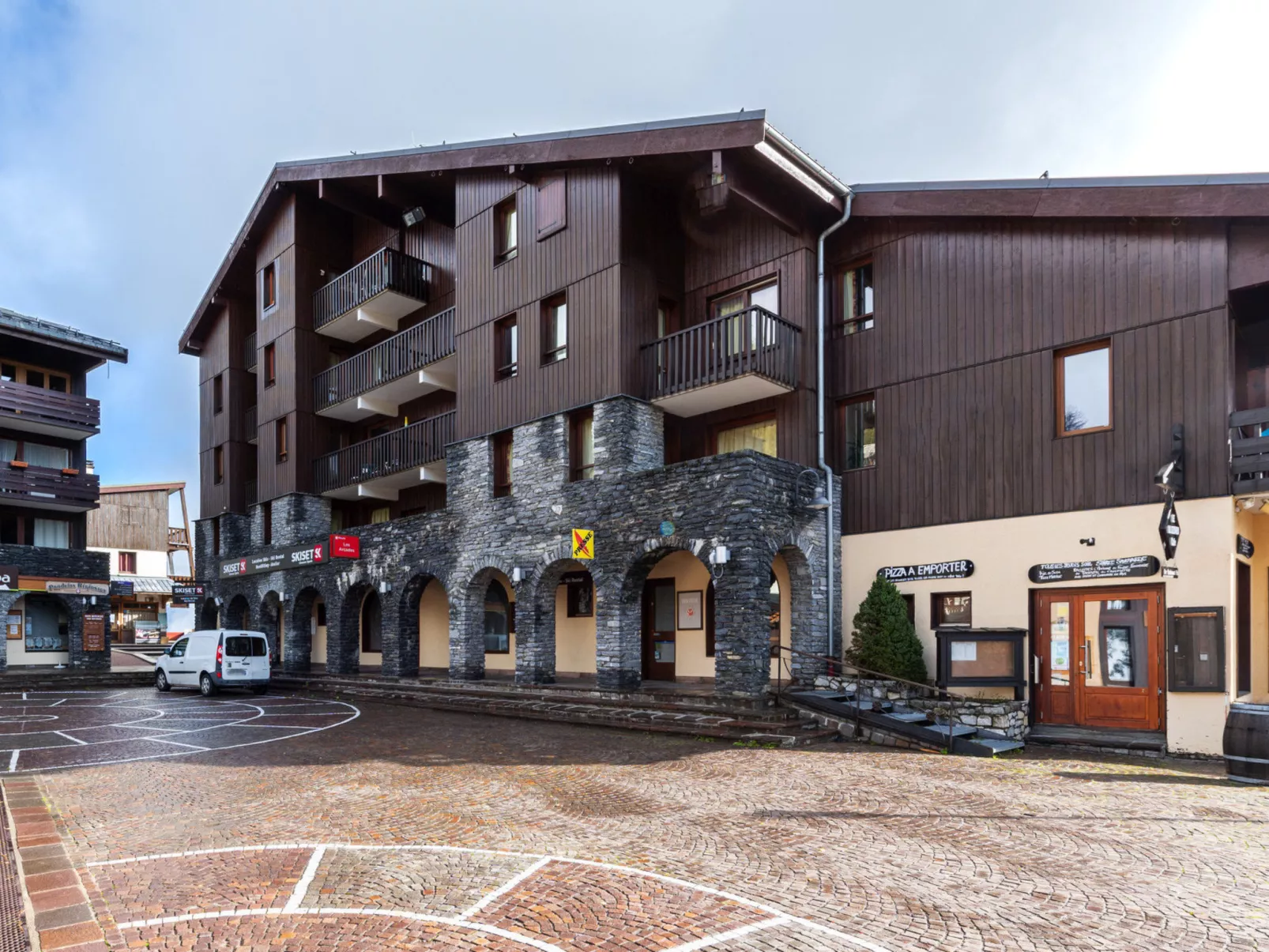 LES ARCADES A-Dehors