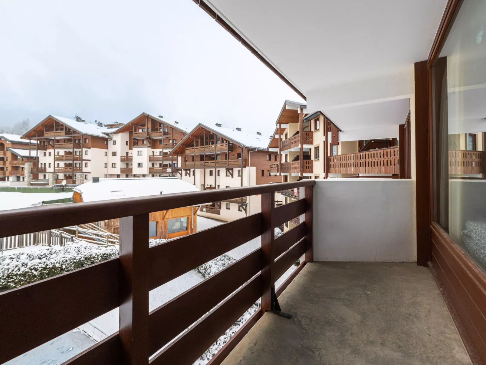 Les Eterlous-Outside