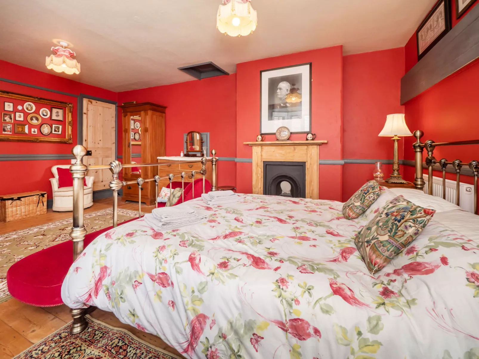 The Old Sunday School & Vestry-Dedans