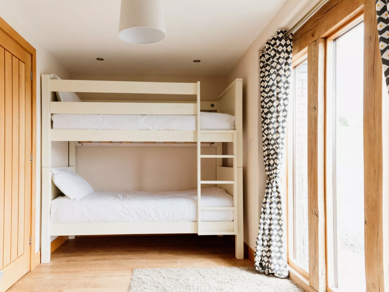 The Welsh Barn-Dedans