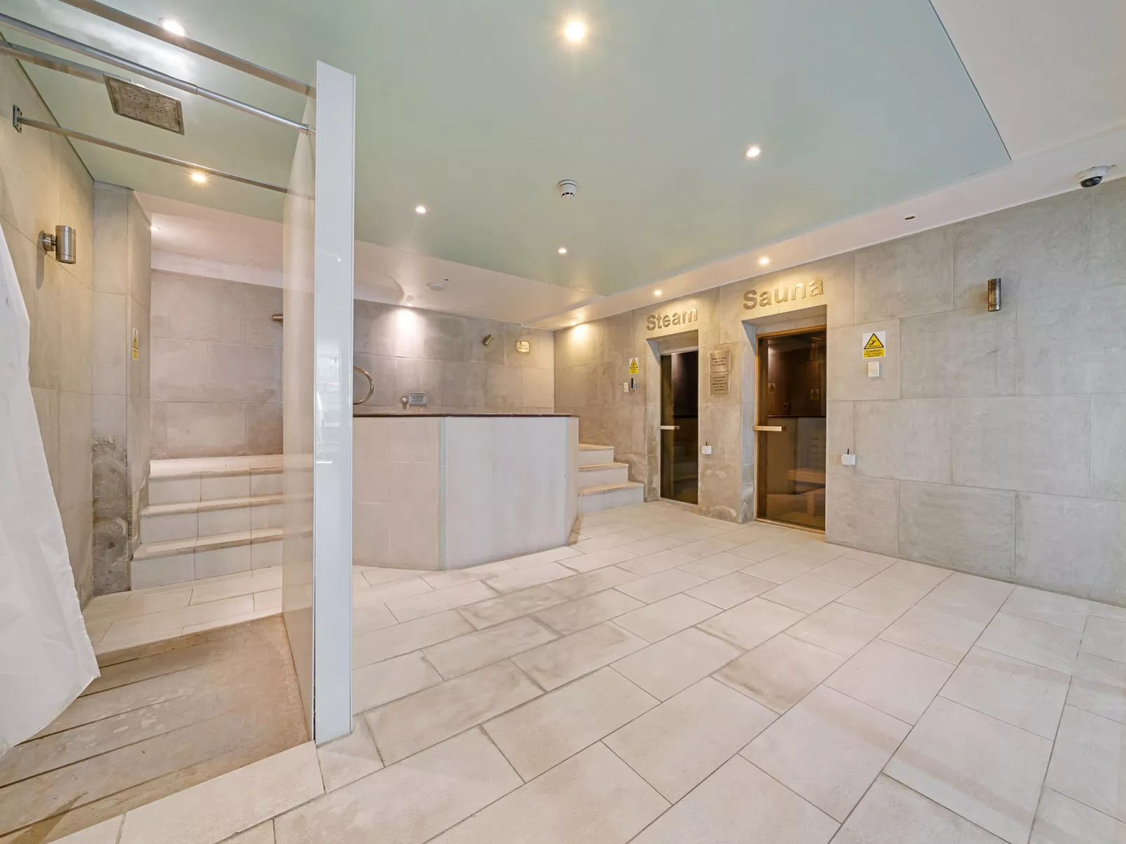 Roland House - Two Bedroom A-Dedans