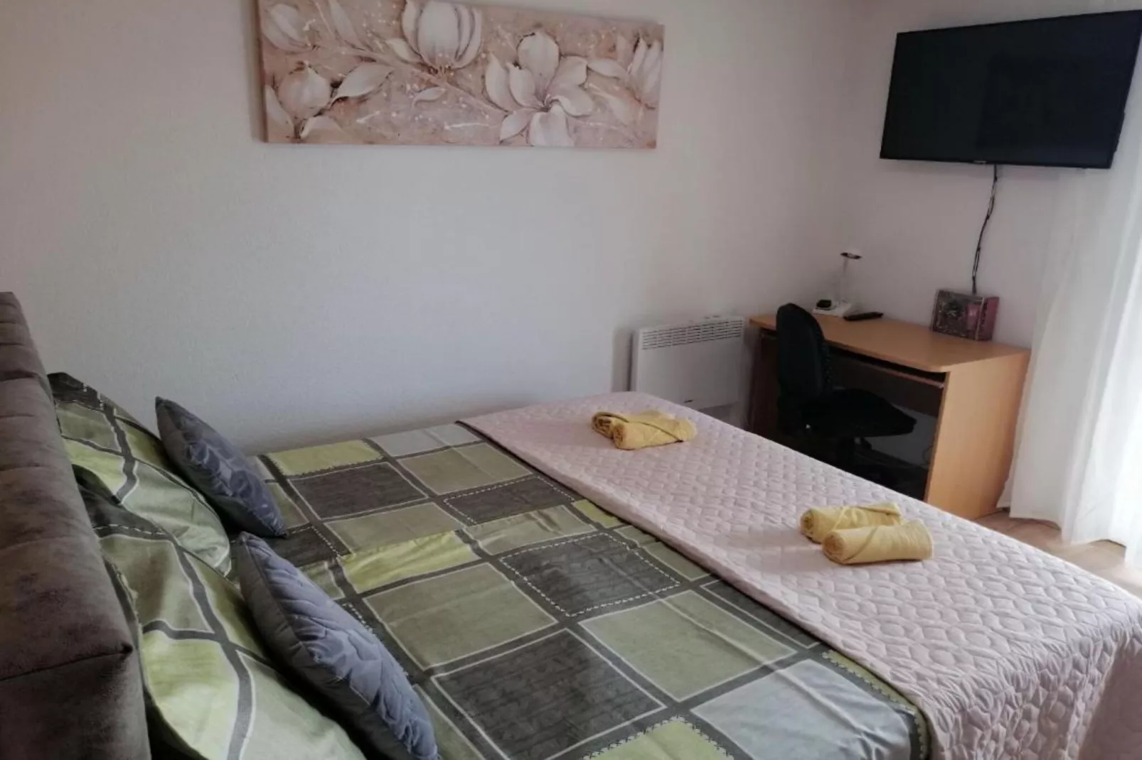 Apartment Libe with Sea View Trogir - Two Bedroom Apartment with Balcony-Bedroom