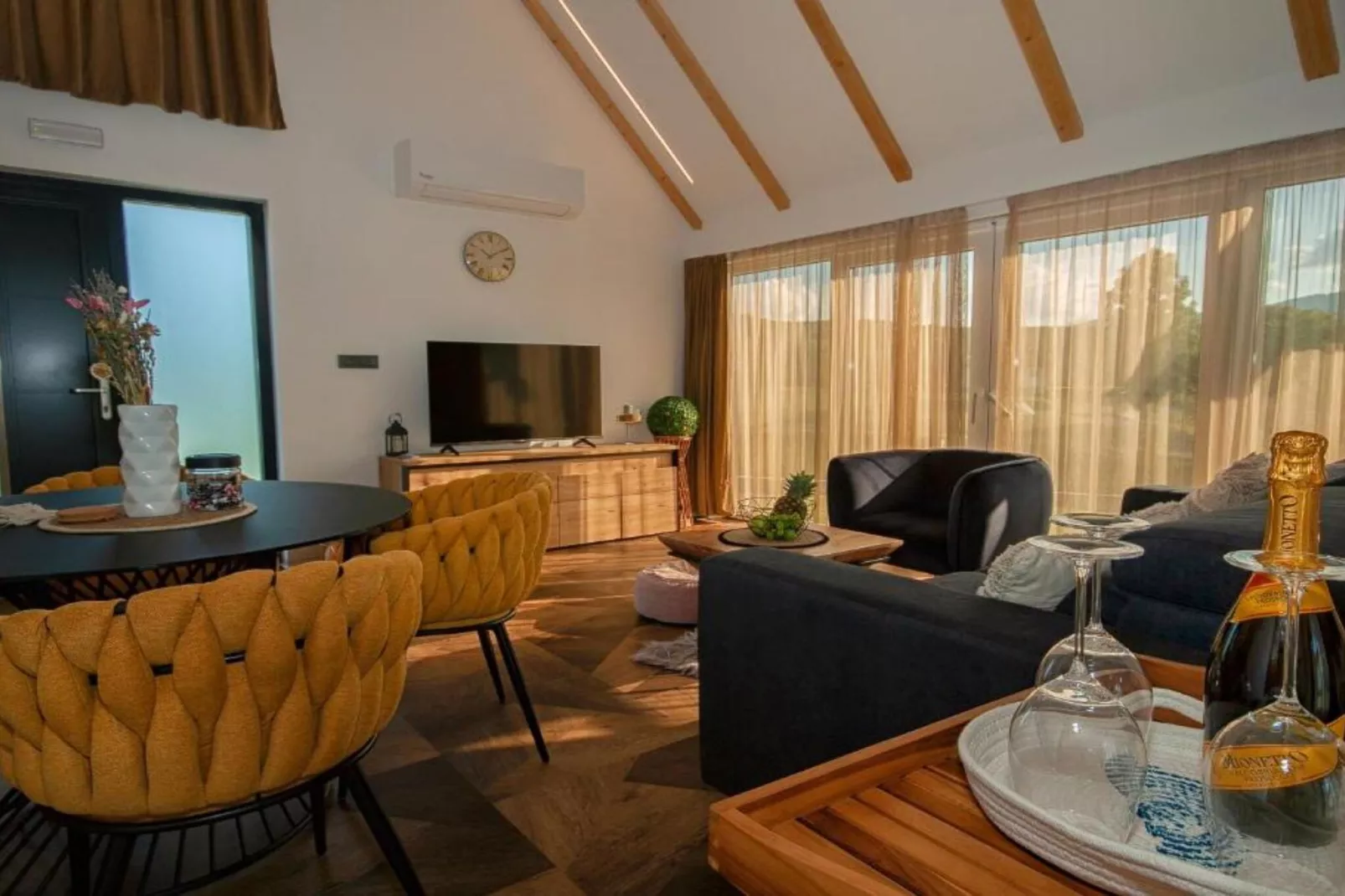 Mountain View Resort (Rita)-Indoor