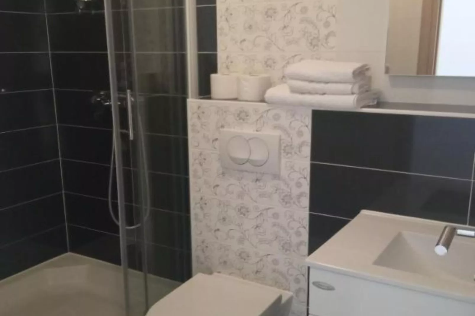 Cozy Vodice Garden Apartments With Terrace and BBQ - Standard one bedroom apartment (RED)-Salle de bain