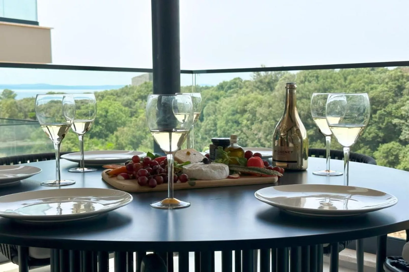 Leonarda Waterfront Residences- Three-Bedroom Penthouse  (The Riviera Three) -S3-Salle à manger