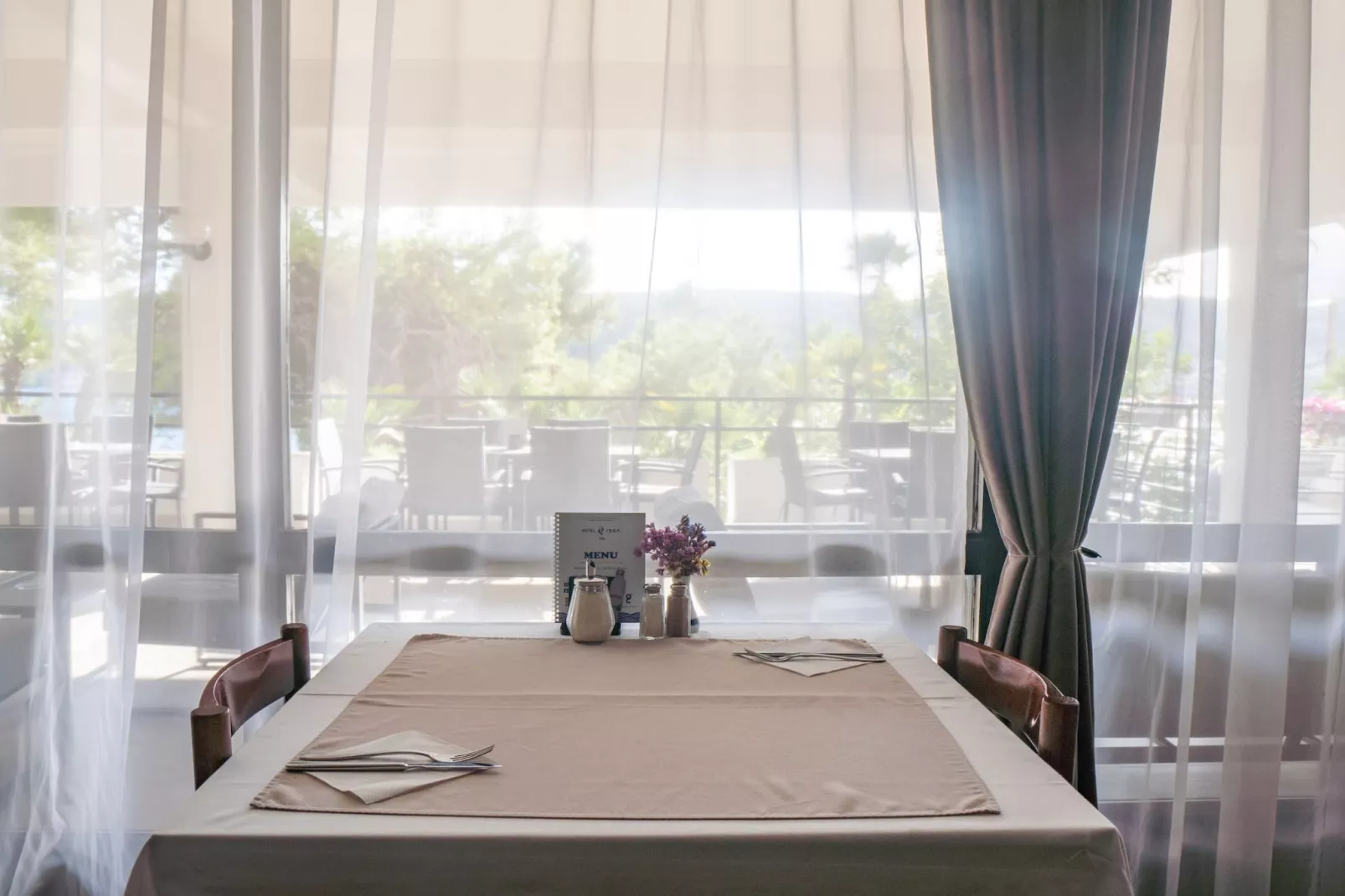 Hotel Issa - Double Room Sea View 3-Dining room