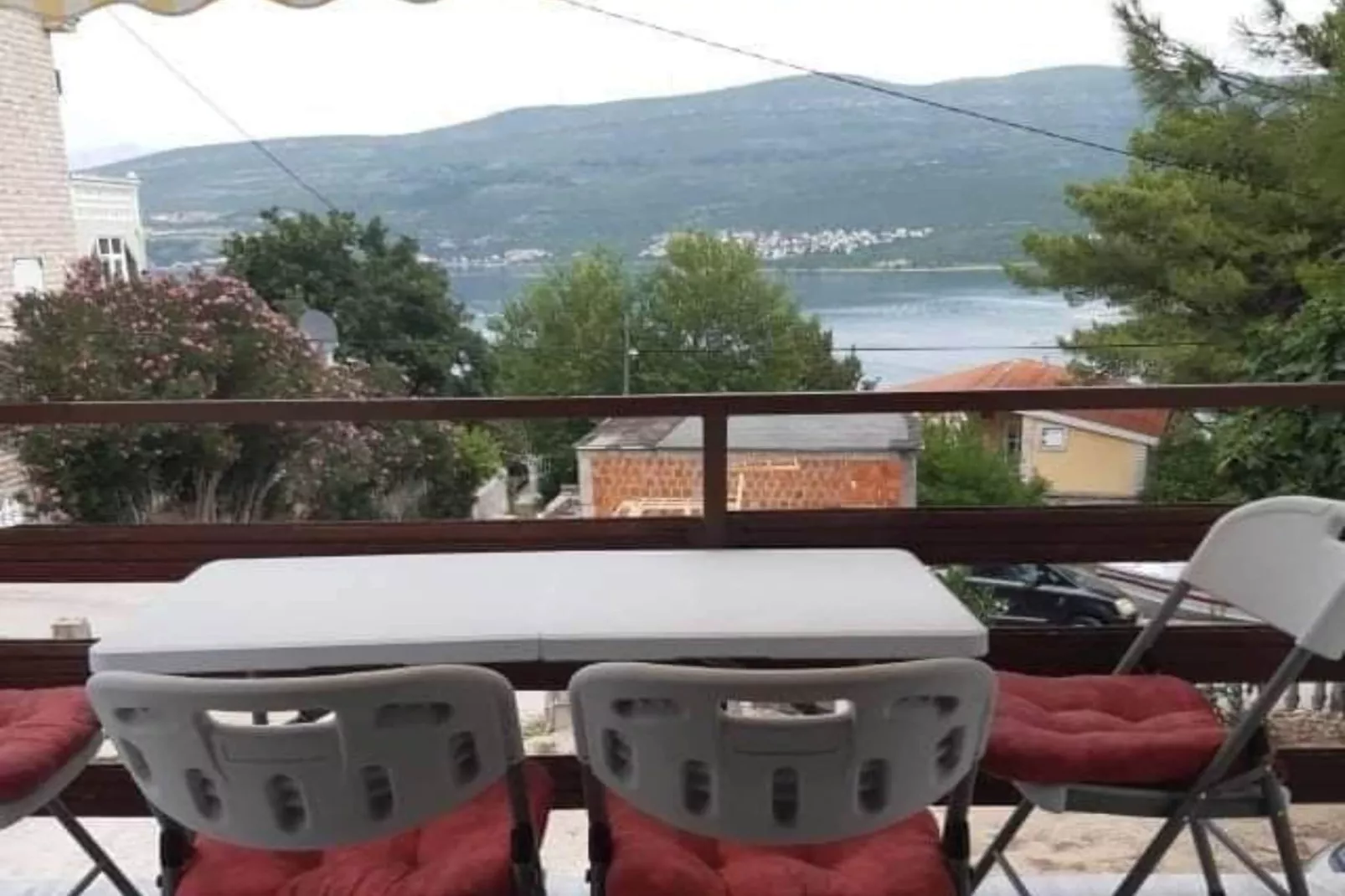 Apartments Boris Donji Karin - One Bedroom Apartment (Classic Apartment)-Terrasse/Balkon