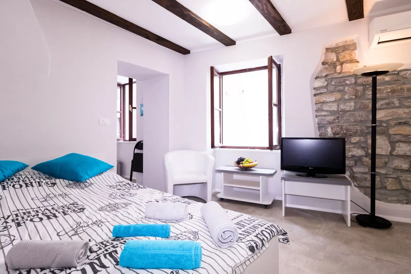 Piran Downtown Chic and Cozy Apartments - Standard One Bedroom Apartment (owner 3.S)-Bedroom