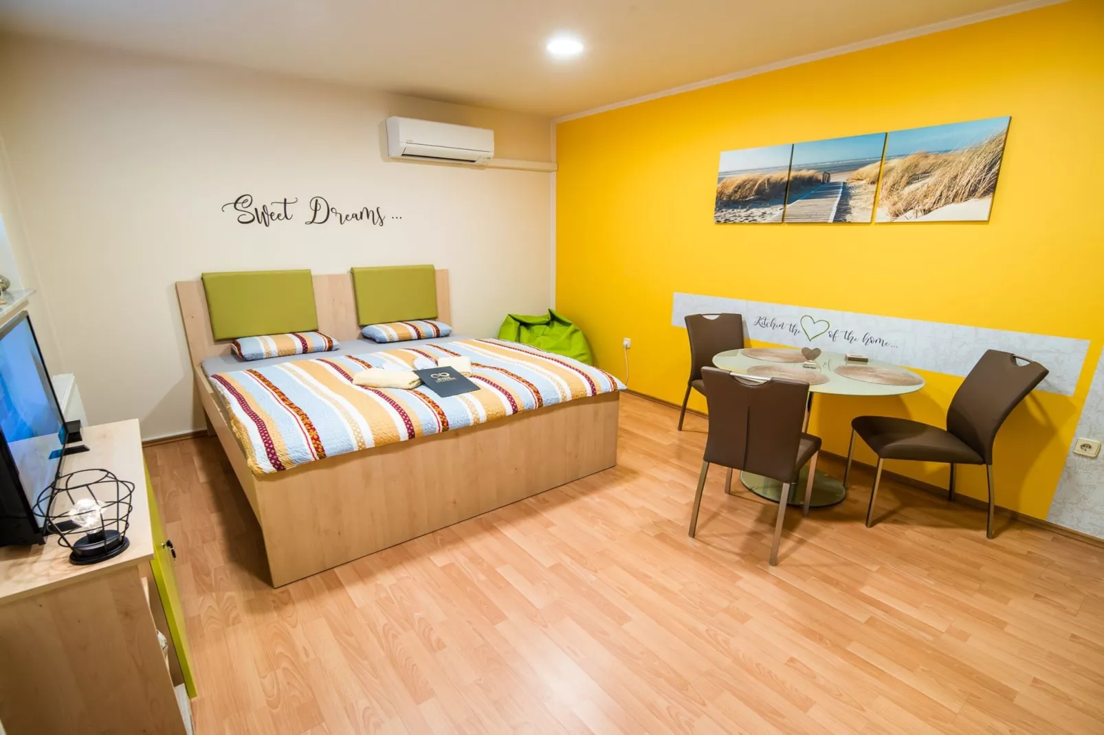 Elegant and Stylish Retreat Apartments with Terrace - Studio Apartment with Terrace-Chambre