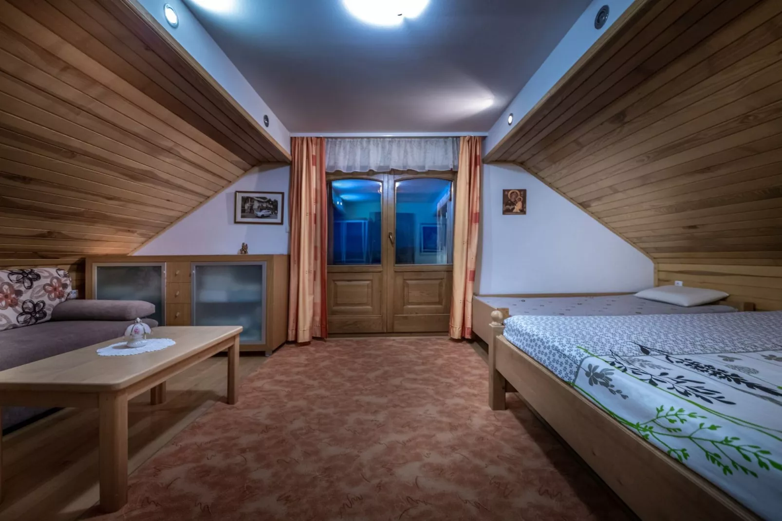 Vivid Hillside Country House with Hot-Tub and Sauna - Two Bedroom Country House-Bedroom