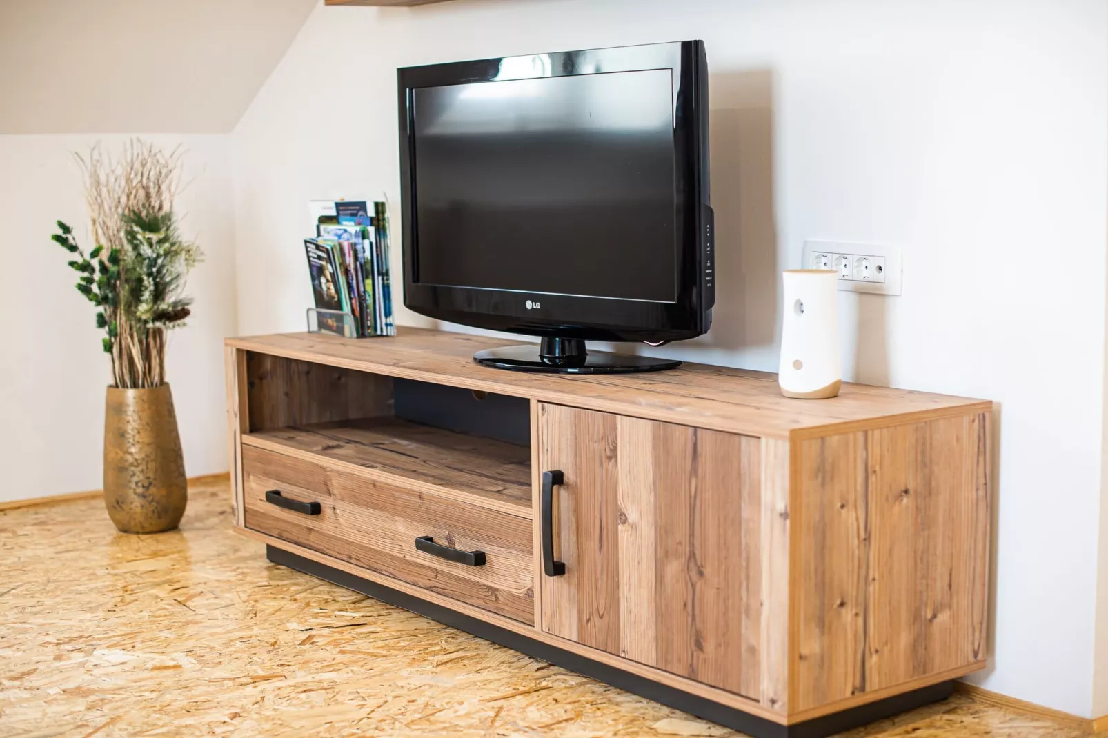 City Modern and Vibrant Apartments Ljubljana - Standard One Bedroom Apartment (owner A3)-Wohnzimmer