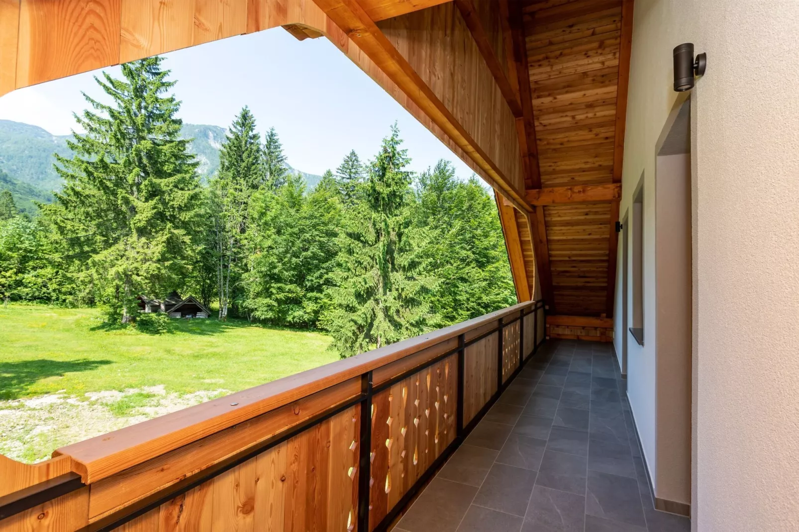 The Woodland Nook Apartments Bohinj - Comfort Two Bedroom Apartment with Balcony (owner F)-Terrasse/Balkon