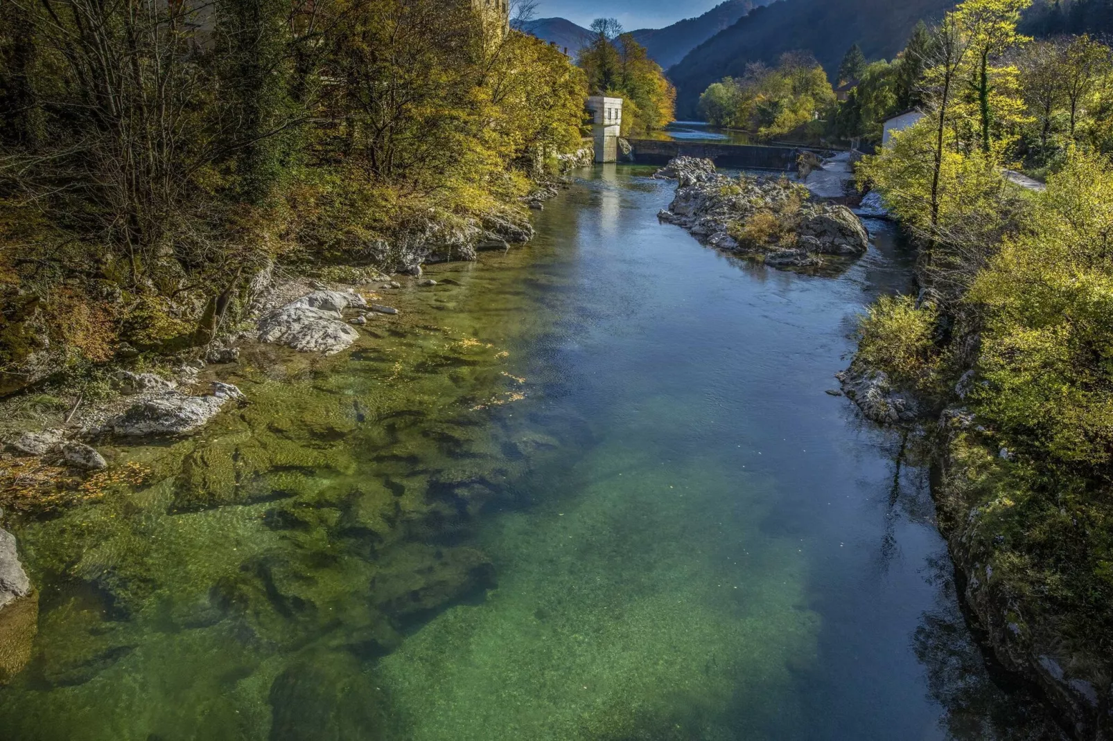 Riverside Rustic Ridge Apartments with Balcony - Three Bedroom Apartment with Balcony-View