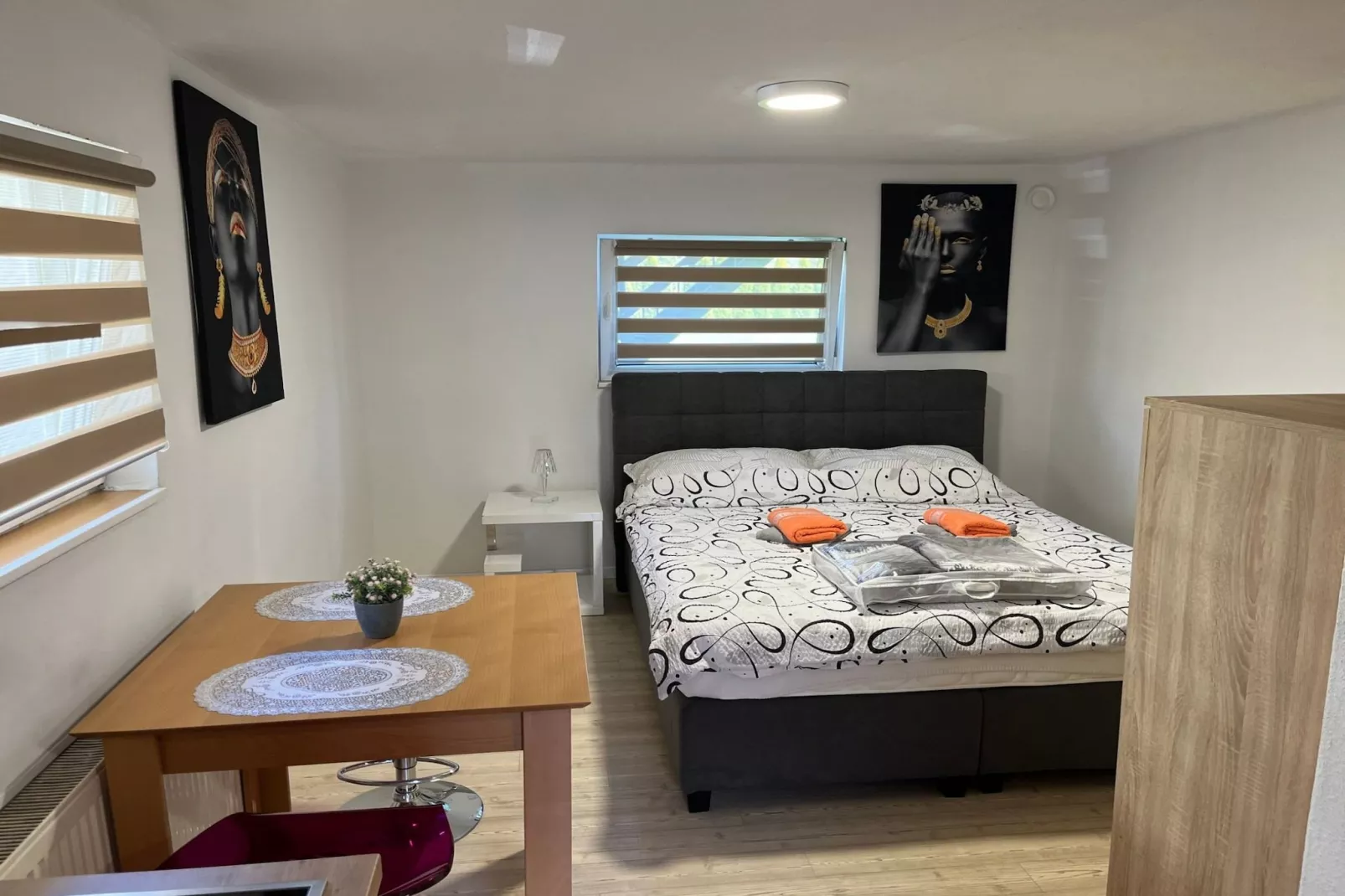 Meadow Tranquil Apartments with Evergreen Garden - Studio Apartment-Bedroom