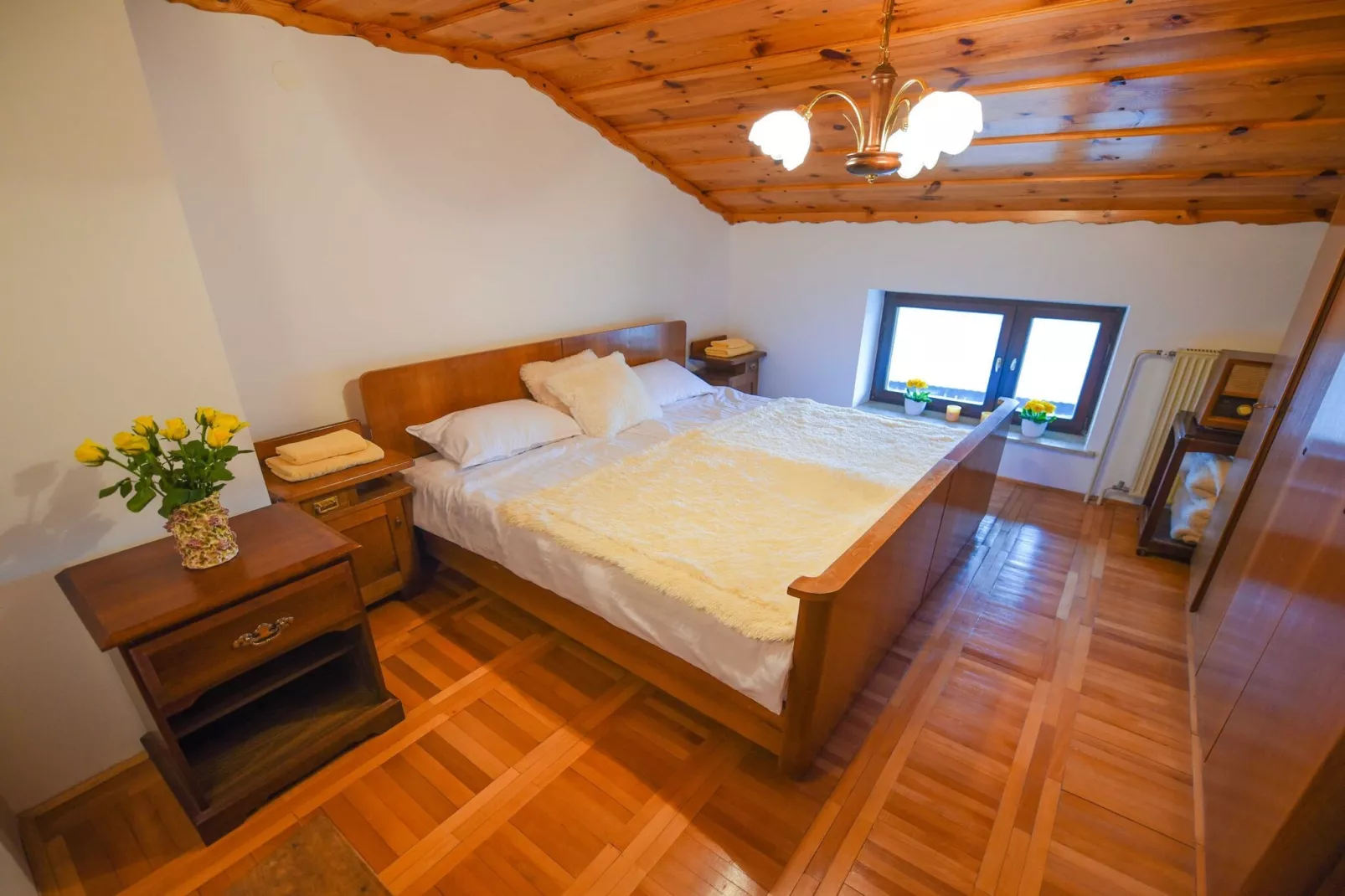 Cozy Luxe Holiday Home with Natural Thermal Bath - Seven Bedroom Holiday Home