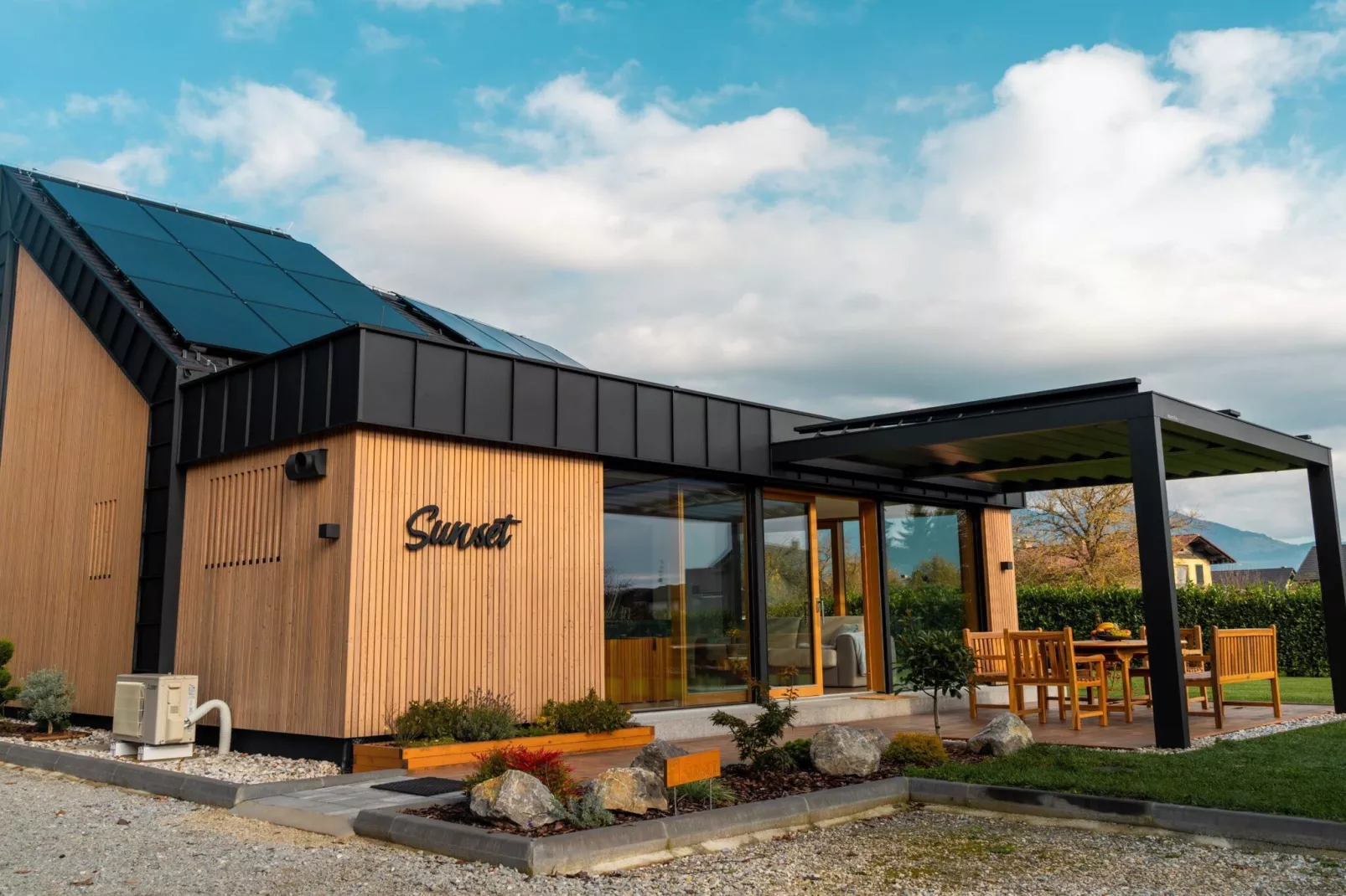 Elegant Warm Bliss Hideaway Escape Lodge - Holiday Home with Hot-Tub (owner Sunset)-Outdoor