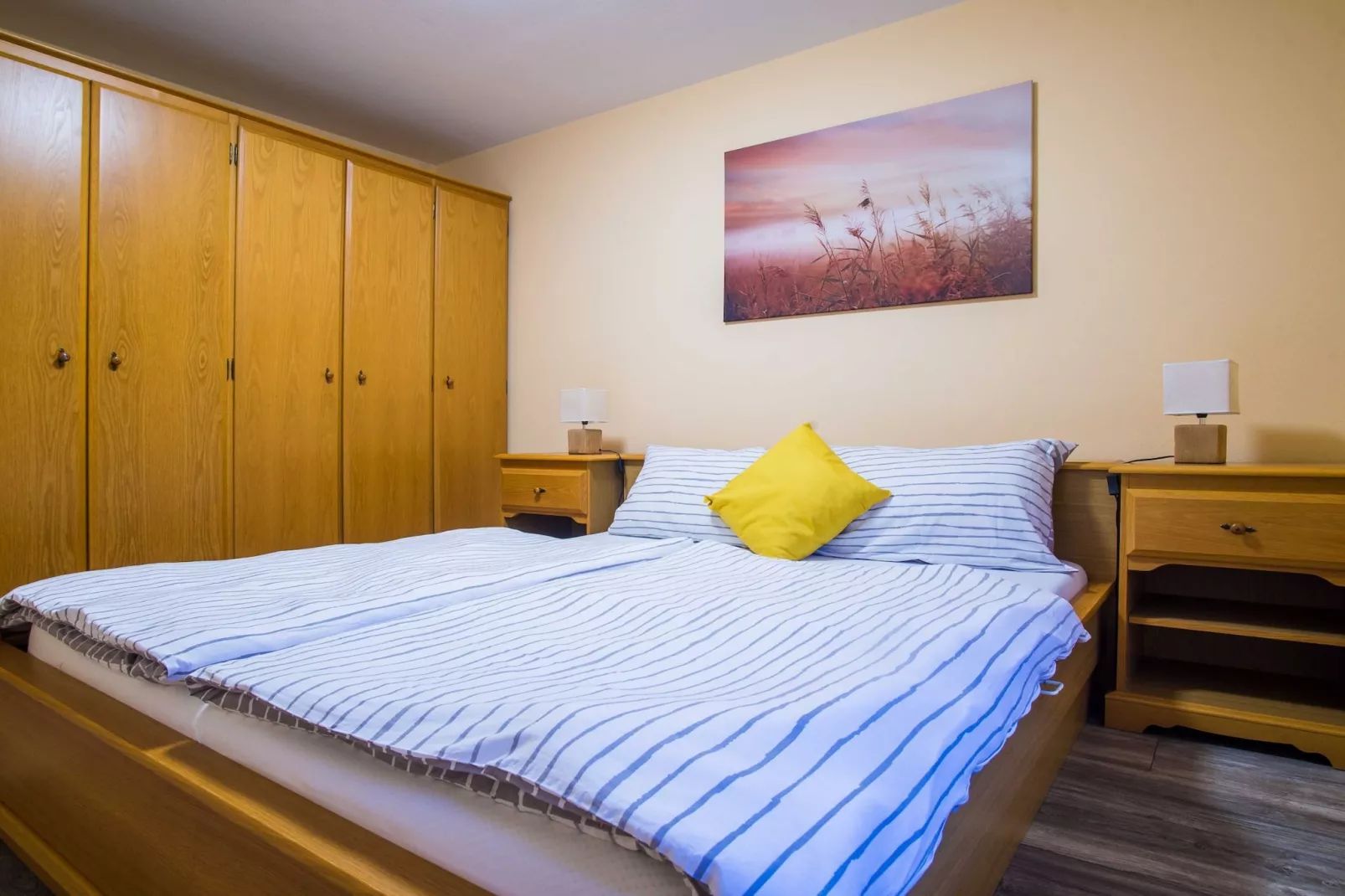 Luce Hilltop Cozy Apartment - Two Bedroom Apartment-Schlafzimmer