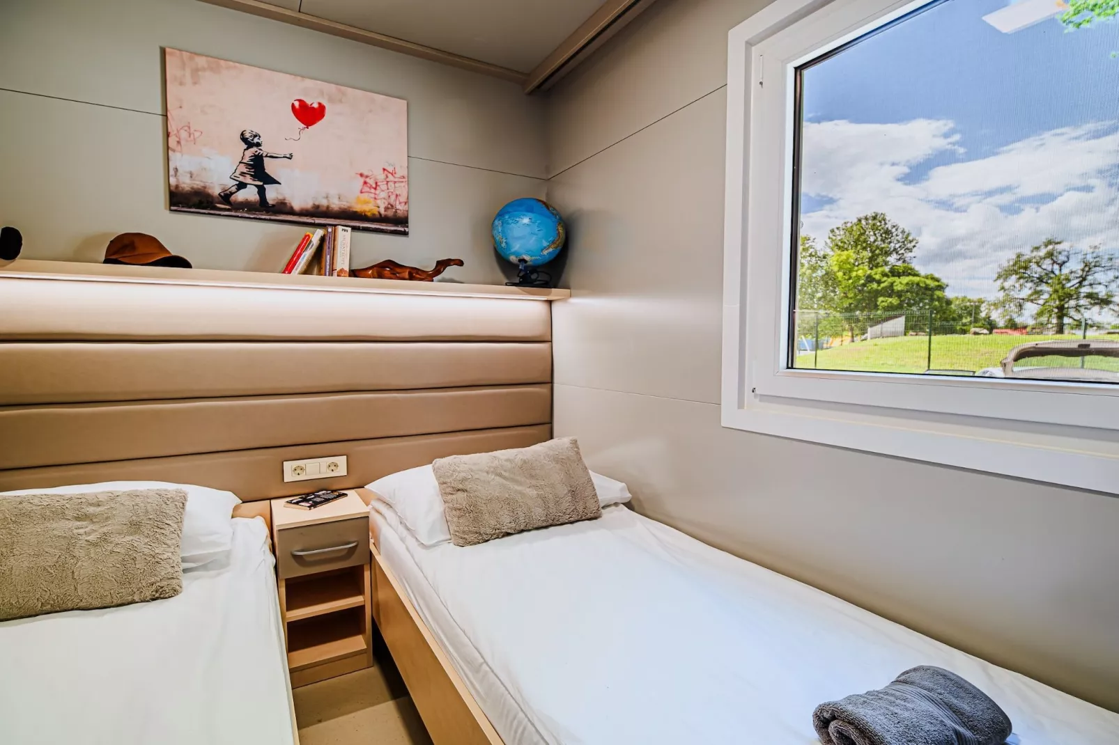 Lakeside Luxury Retreat Mobile Homes with Thermal Riviera Tickets - Three Bedroom Mobile Home 15\/018-Bedroom