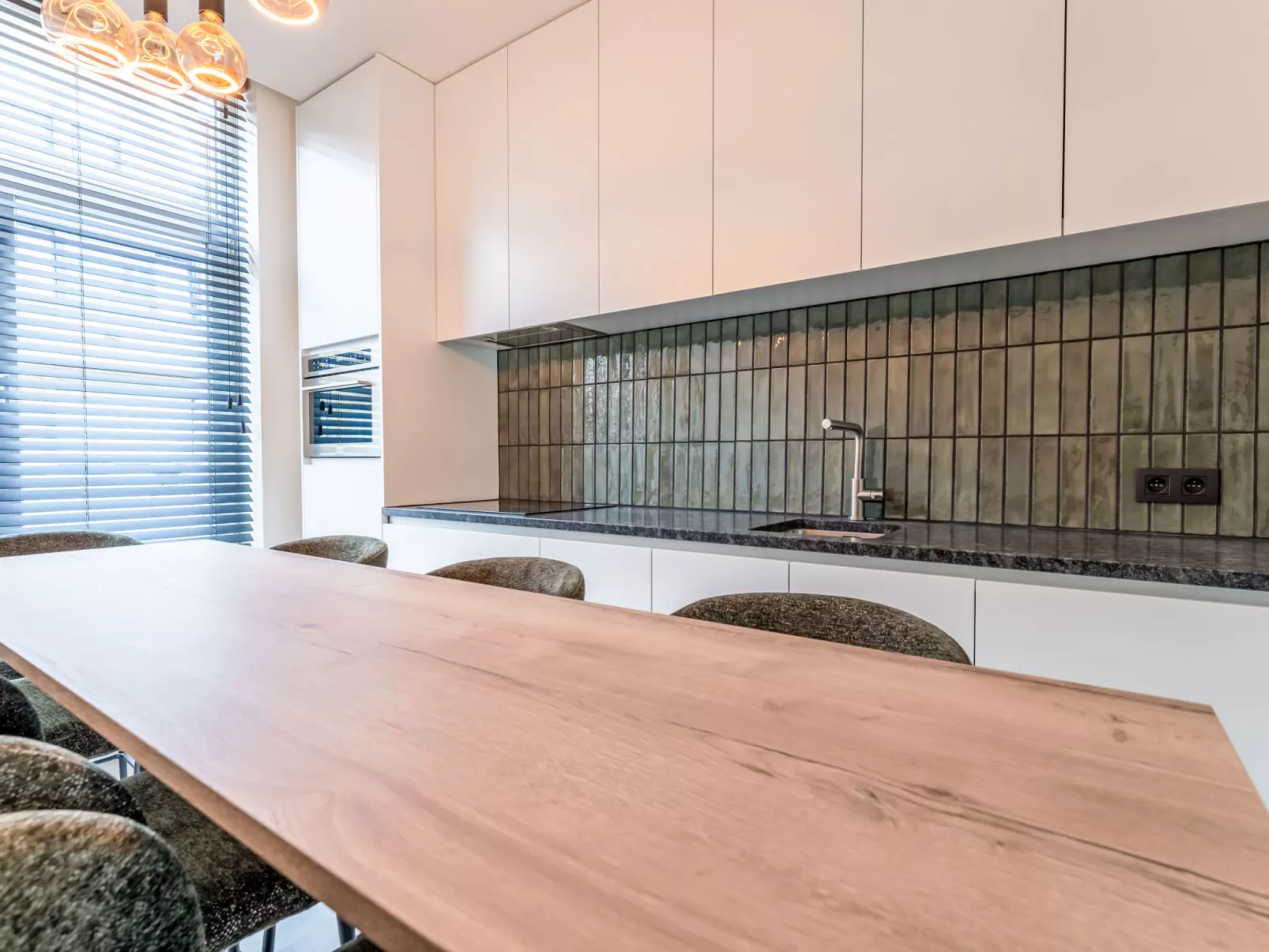 Lili's with terrace-Dedans