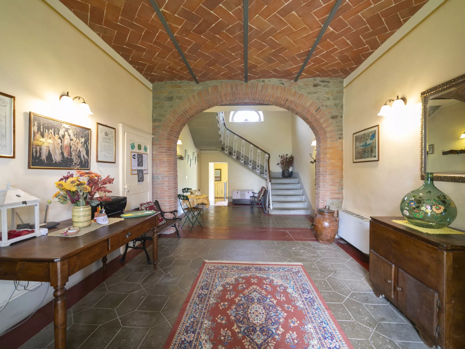 Le Rondini-Inside