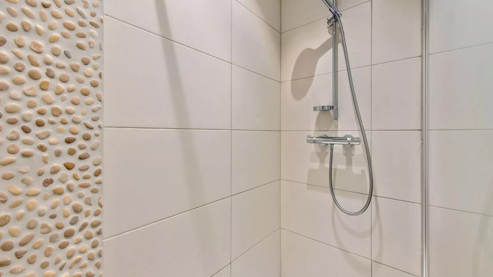 Azcona Twee-Bathroom