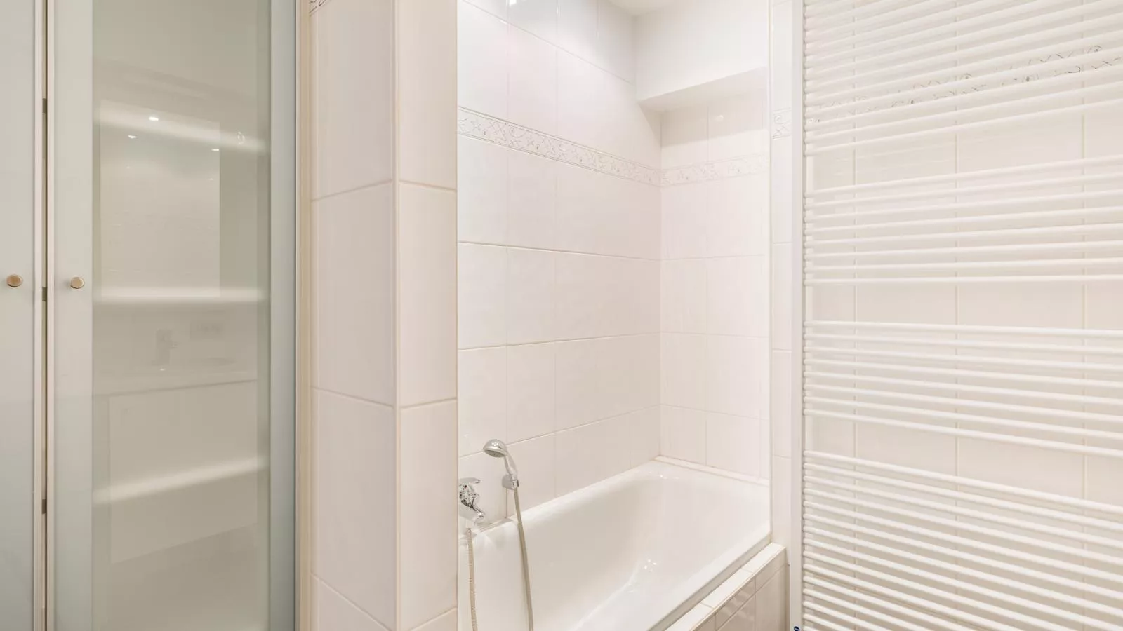 Brit Eerste-Bathroom