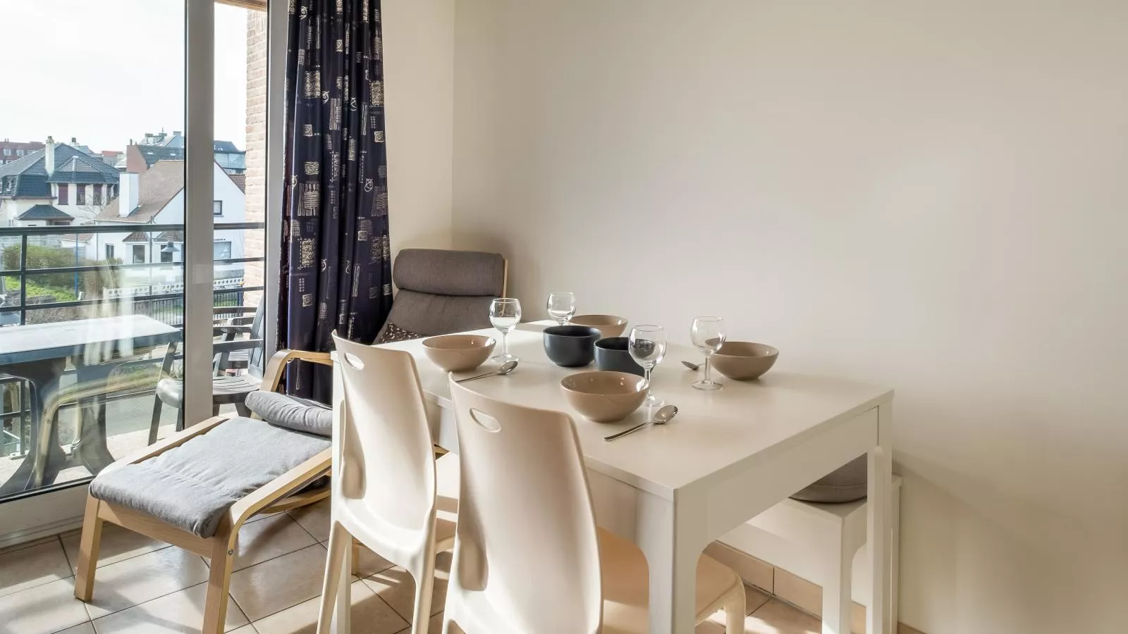 Cat Tweede-Dining room