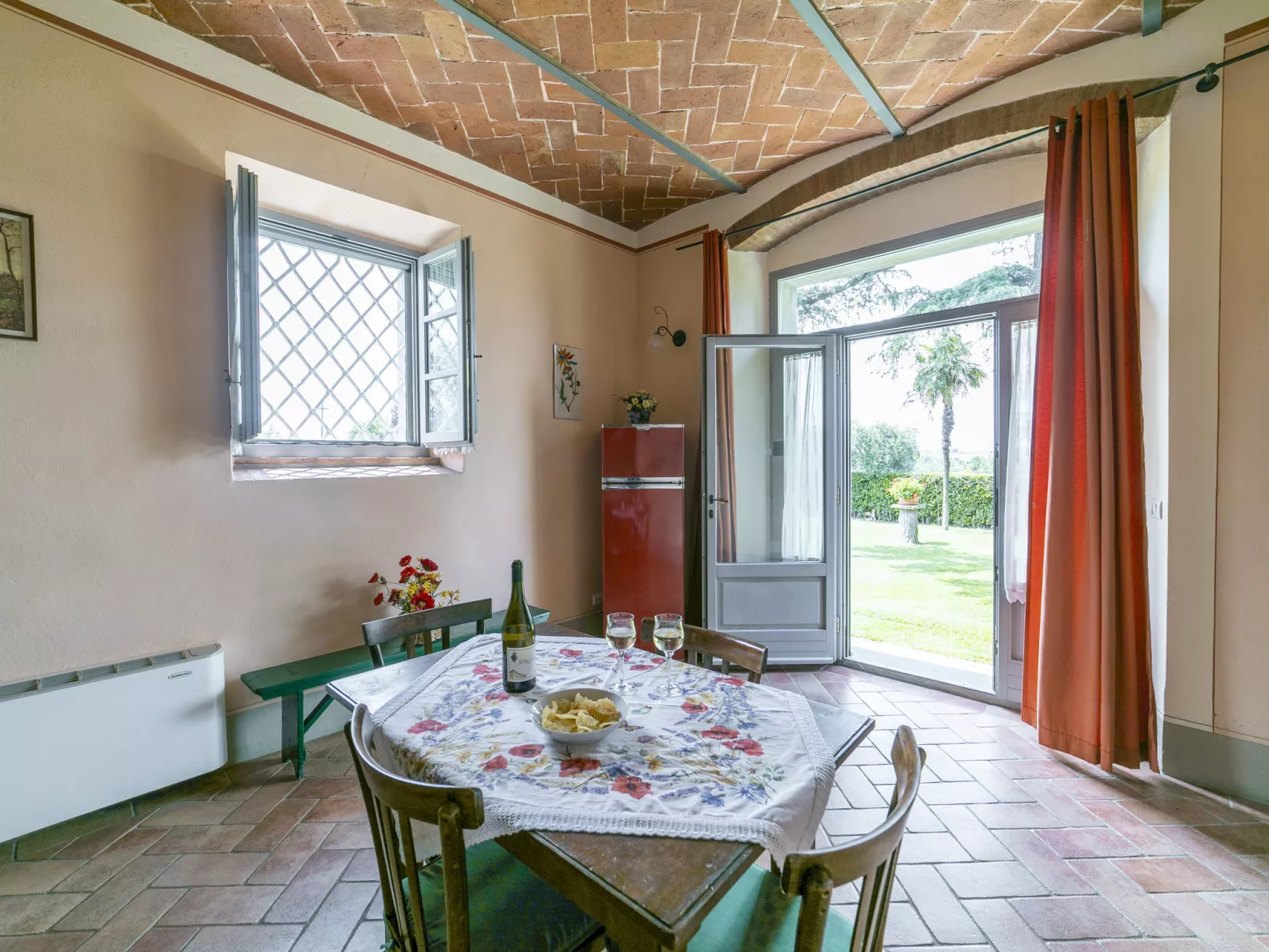 Le Rondini-Inside