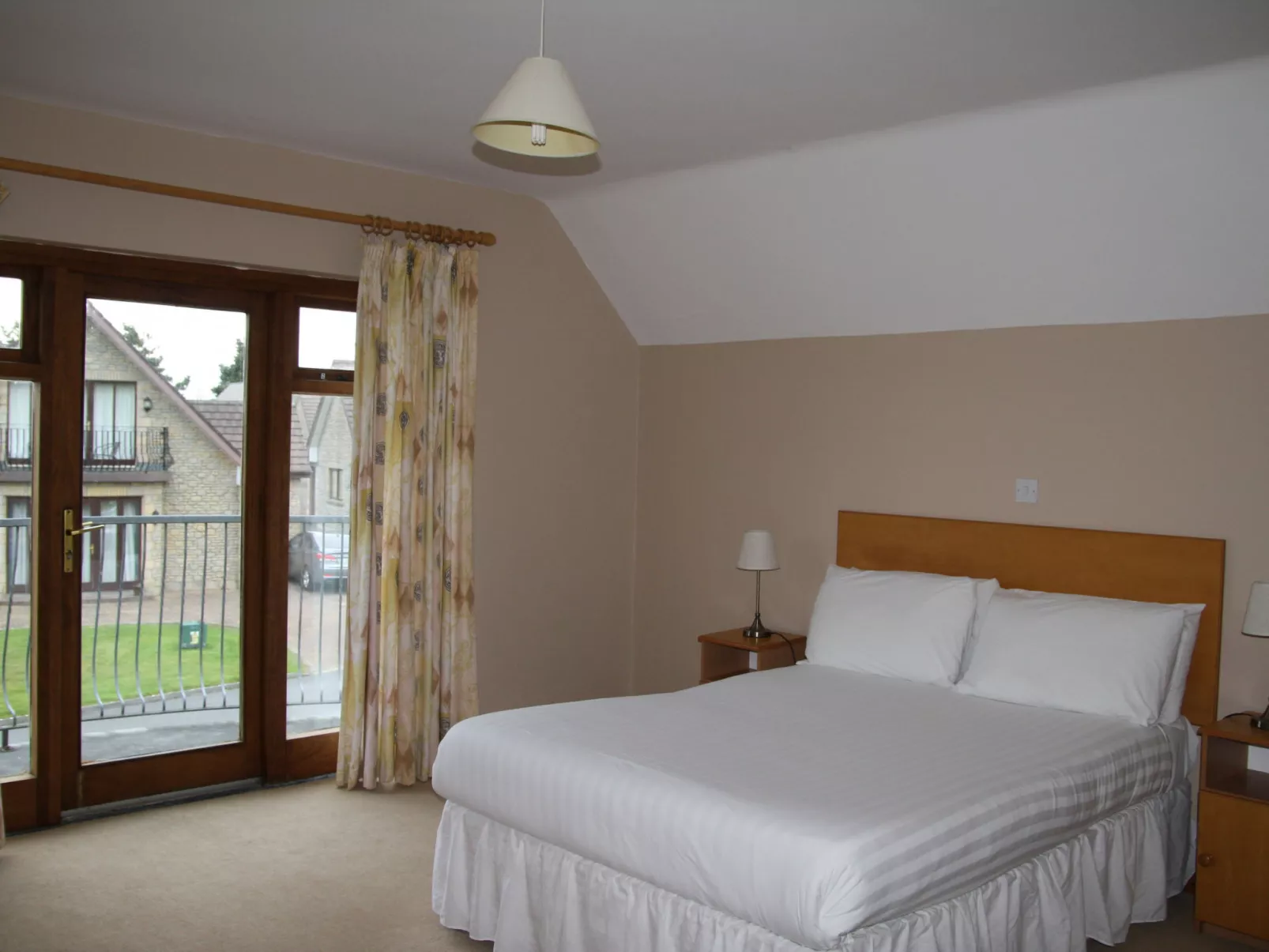 Galway Bay (TR4)Lodge-Inside