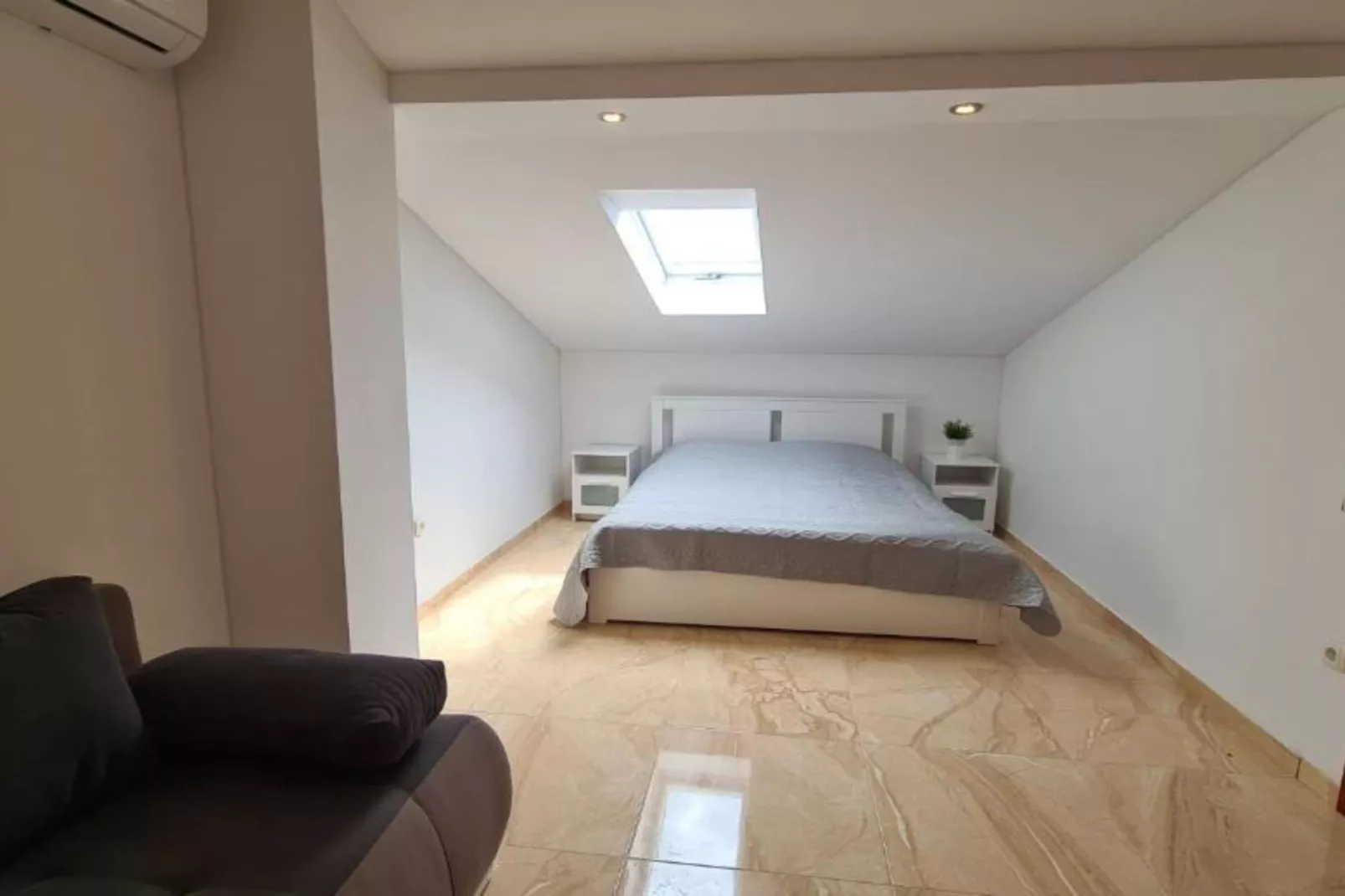 Apartment with One Bathroom-Bedroom